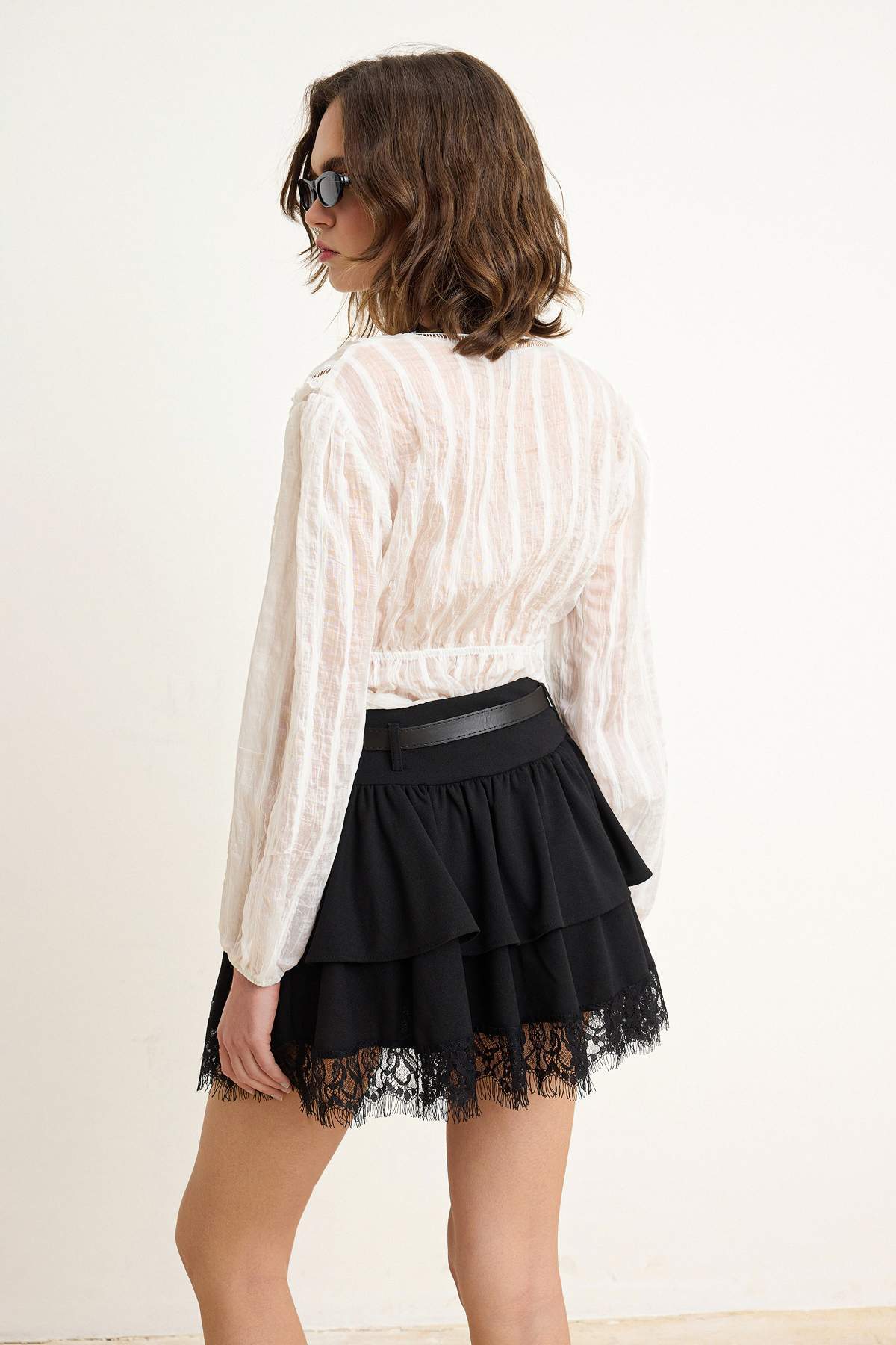 Trendyolmilla  Siyah Skater Dantel Detaylı Normal Bel Mini Scuba Krep Örme Etek TWOSS26ET00179 - Görsel 4