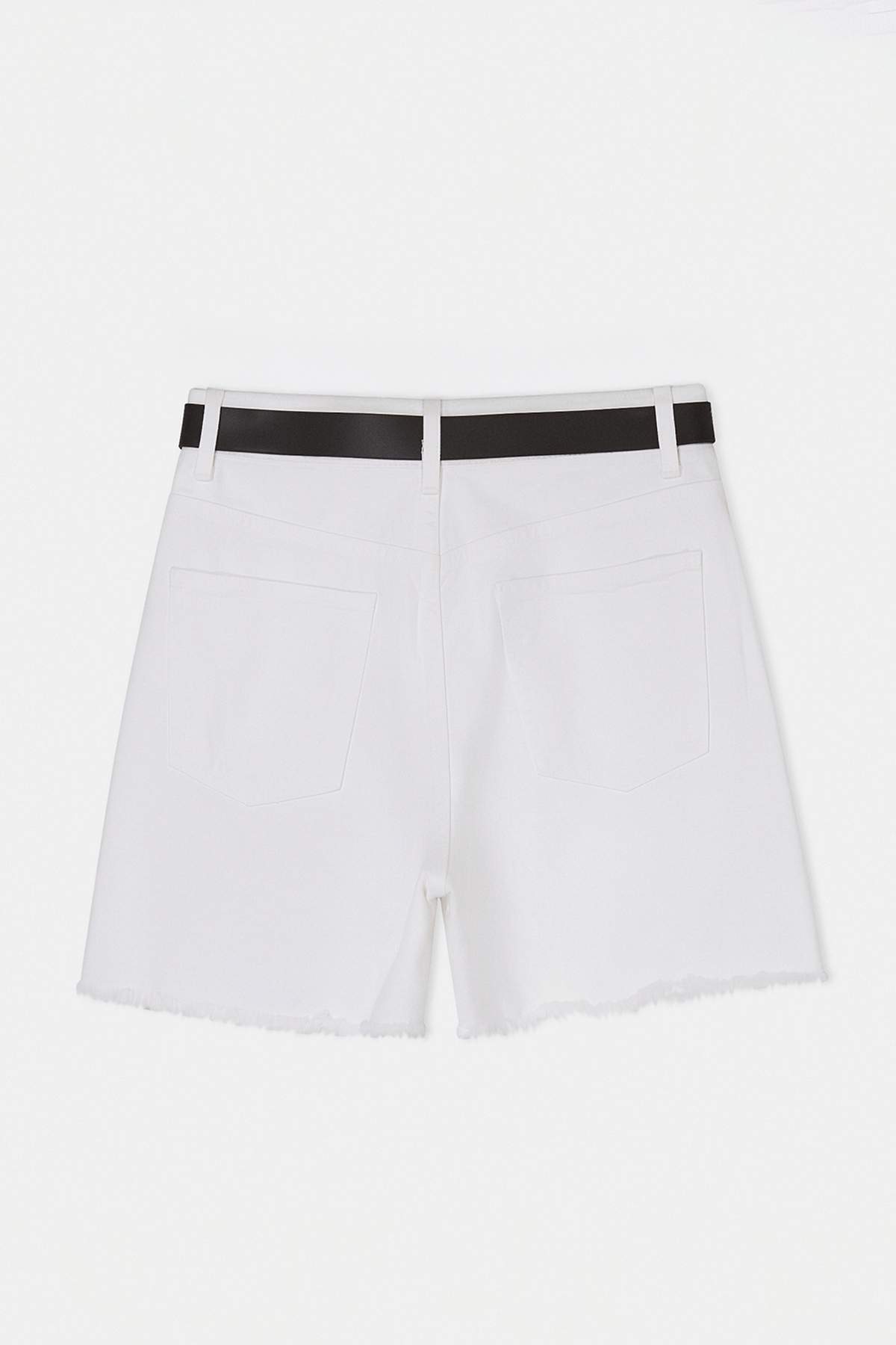 Trendyolmilla  Beyaz Kemer Detaylı Yüksek Bel City Boy Denim Şort TWOSS26SR00131 - Görsel 2