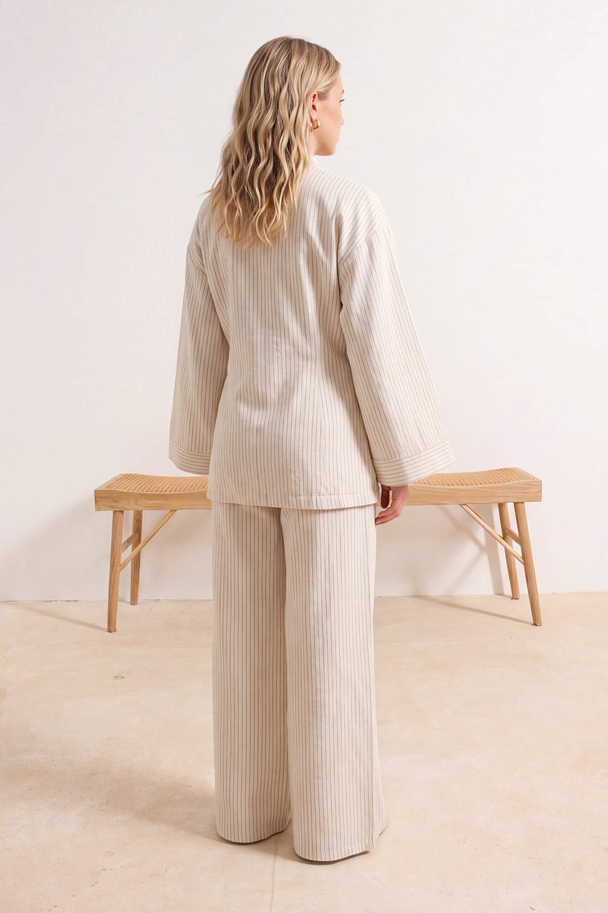 Trendyolmilla  Ekru Çizgili Dokuma Müslin 100% Pamuk Plaj Kimono Pantolon Takım TBESS26AU00023 - Görsel 4