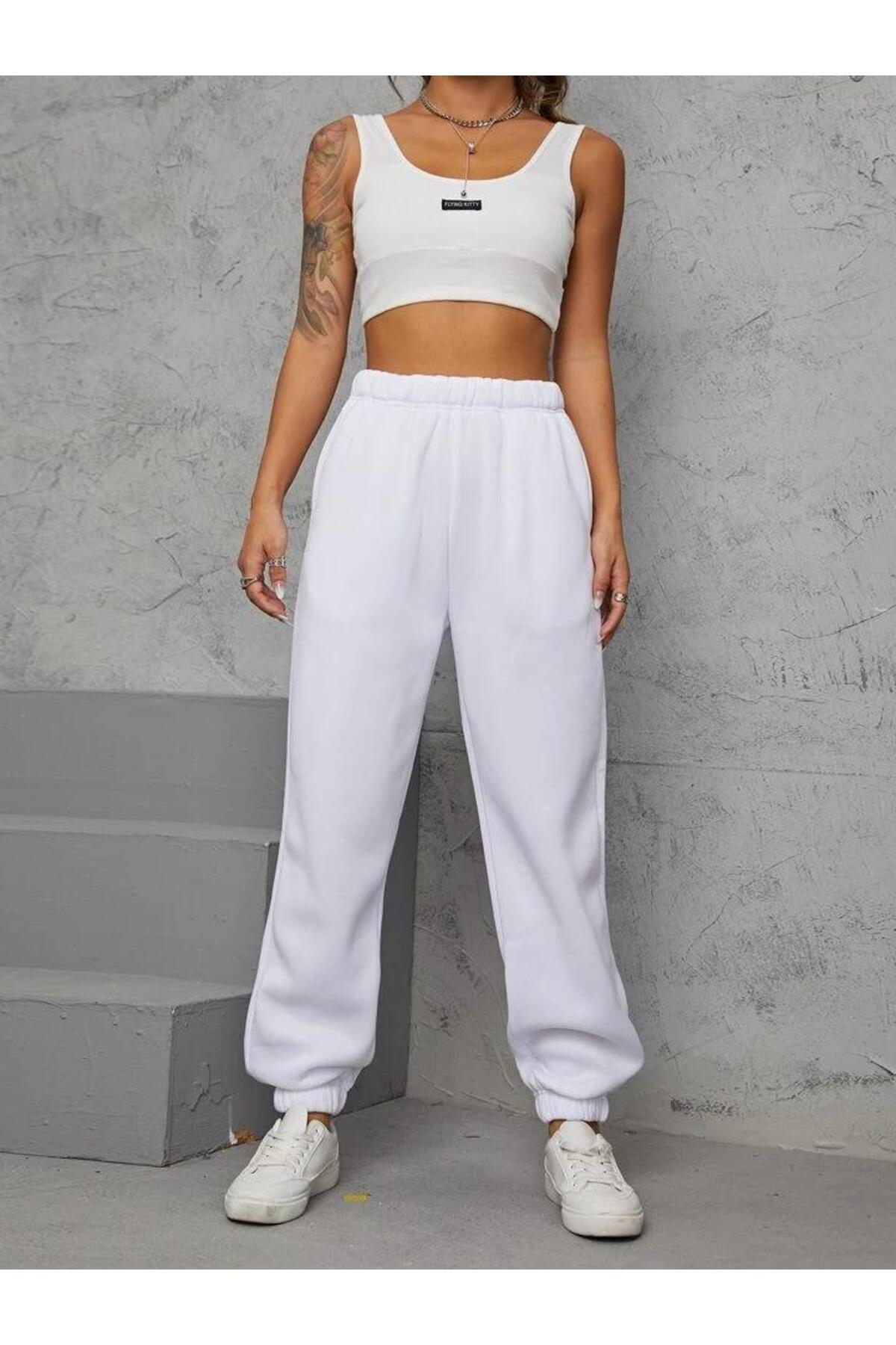 STAYING COMFORTABLE SWEATPANTS