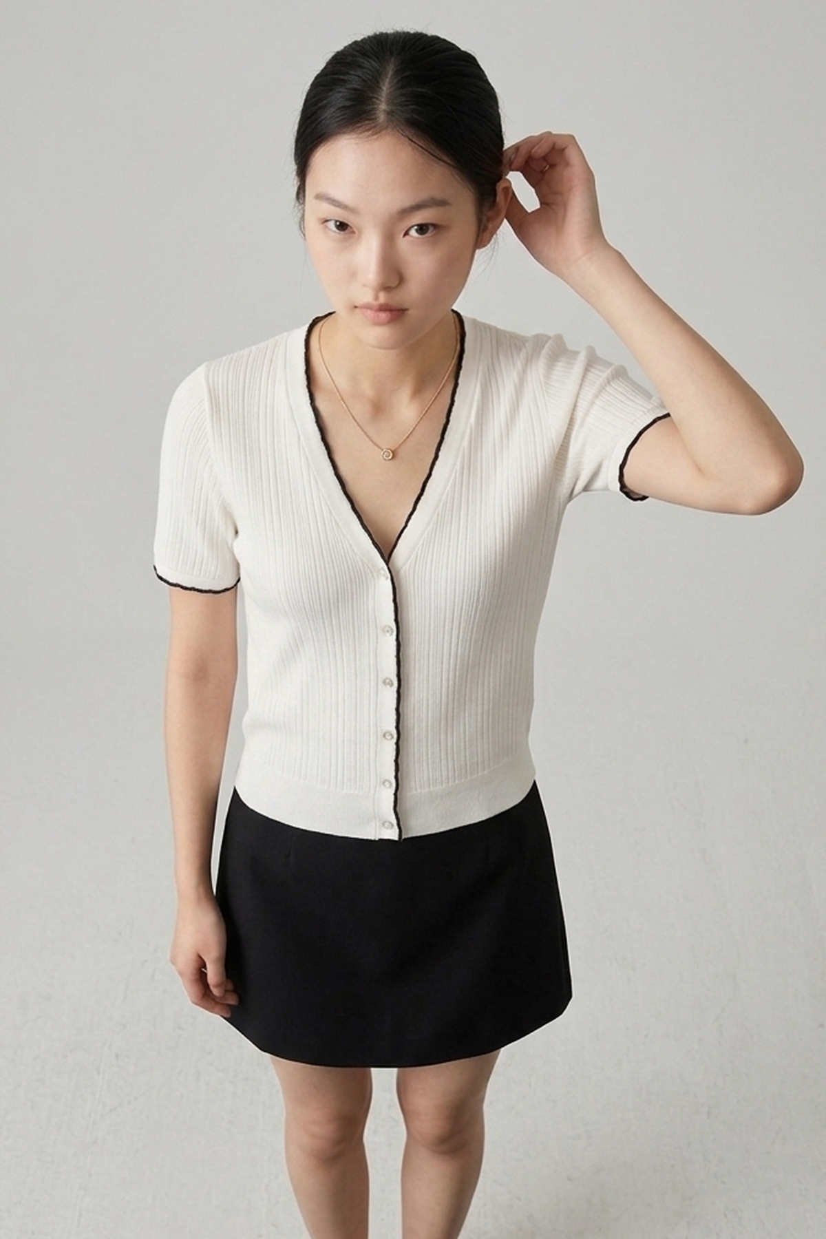 Şiir  Angren Dilim Yaka Ve Kol Detaylı Kısa Kollu Şık Düğmeli Regular Fit Kısa Kadın Hırka - Ekru - Görsel 4