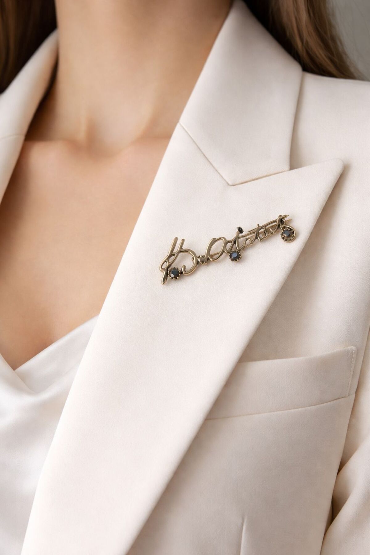 BRONZE BROOCH BEARING THE SIGNATURE OF OUR GREAT LEADER MUSTAFA KEMAL ATATÜRK