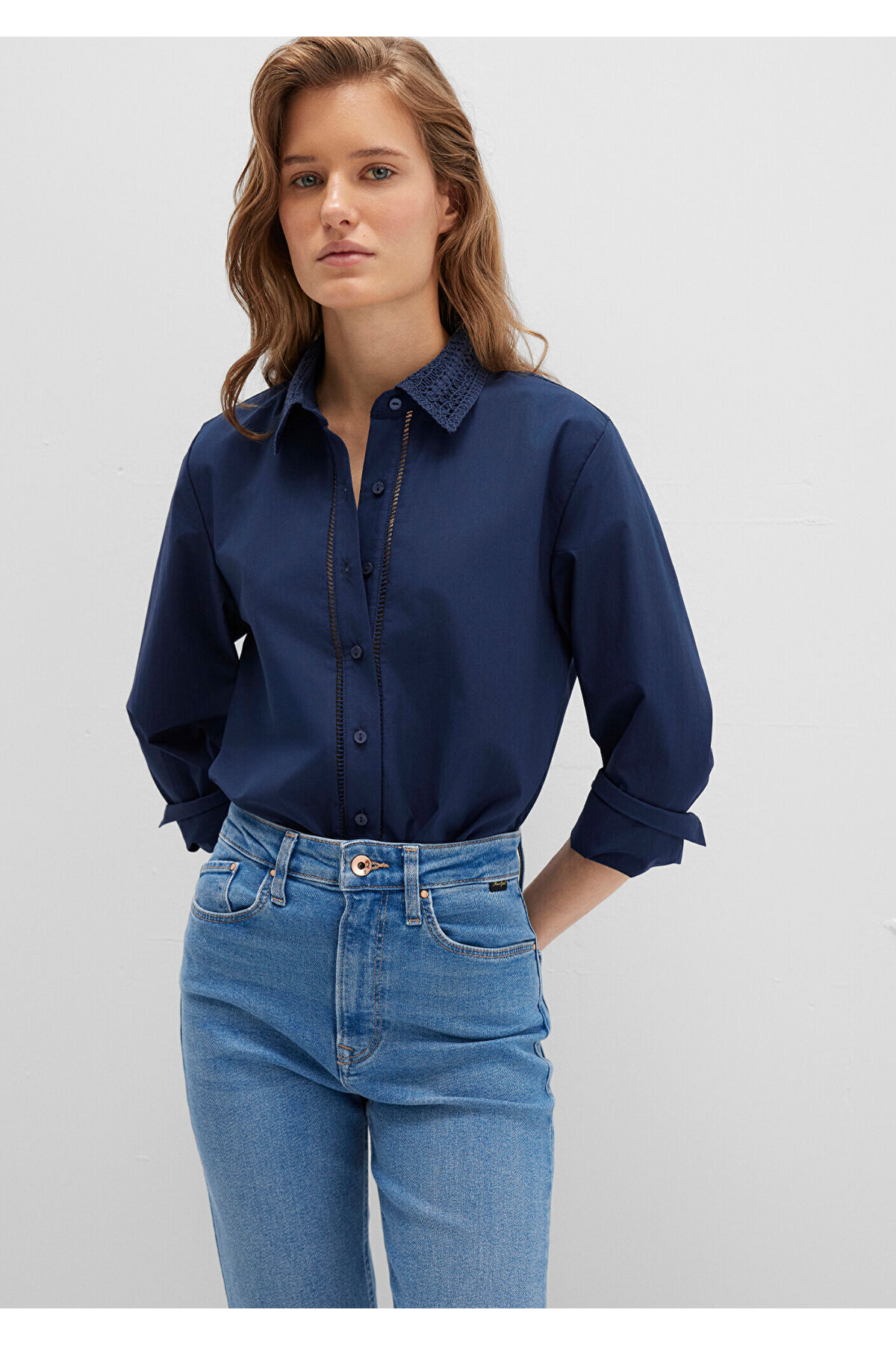 Nakışlı Şerit Detaylı Lacivert Gömlek Regular Fit / Normal Kesim 1211174-82318 — سرمه‌ای — تصویر 2 از 7