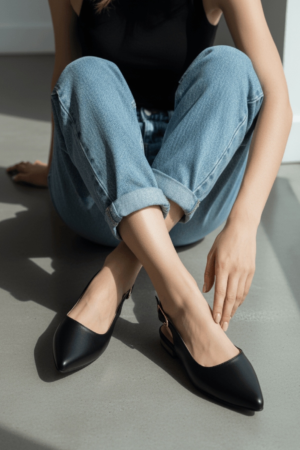 DİVOLYA  Metua Siyah Cilt Yanı Tıkalı ( 2 cm Topuklu ) Sivri Burun Ayakkabı - Görsel 2