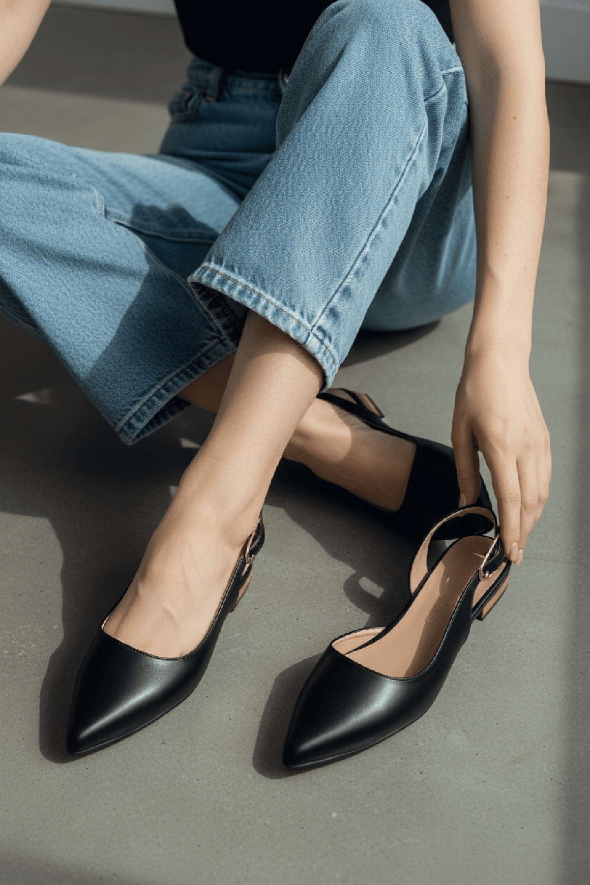 DİVOLYA  Metua Siyah Cilt Yanı Tıkalı ( 2 cm Topuklu ) Sivri Burun Ayakkabı - Görsel 4