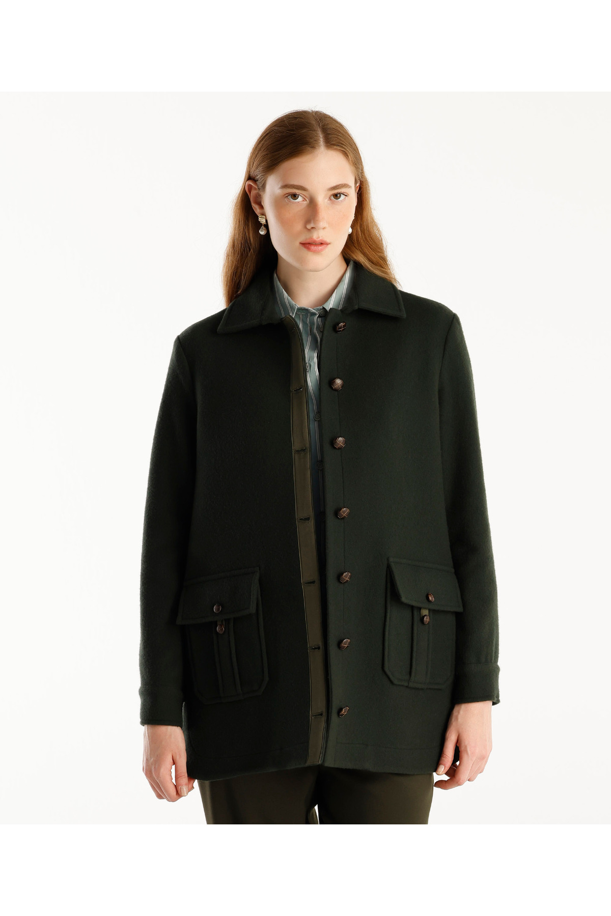 Yargıcı  Kısa Gömlek Yaka Palto