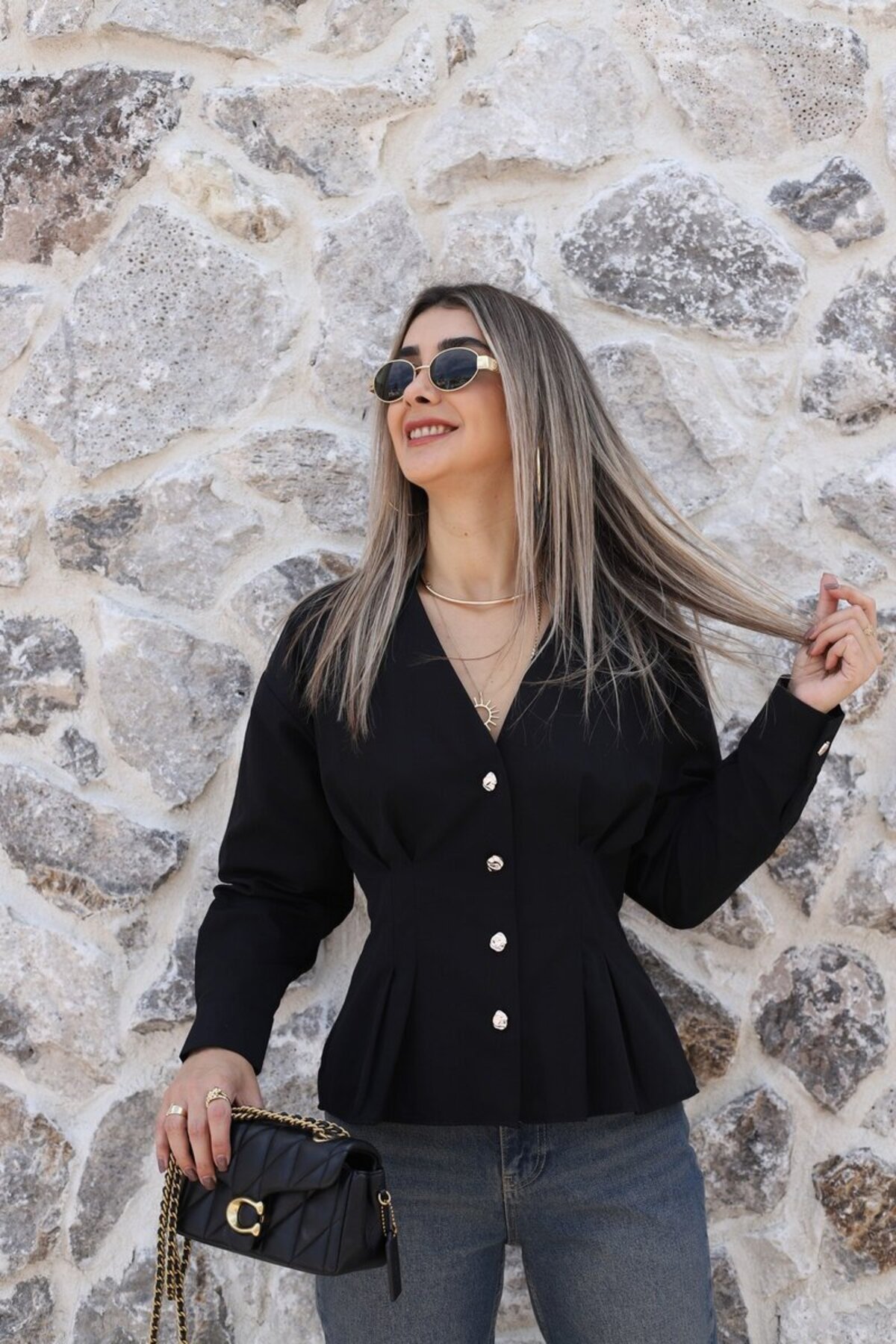 bytugcekaya Siyah Gold Düğmeli Pilili Gömlek