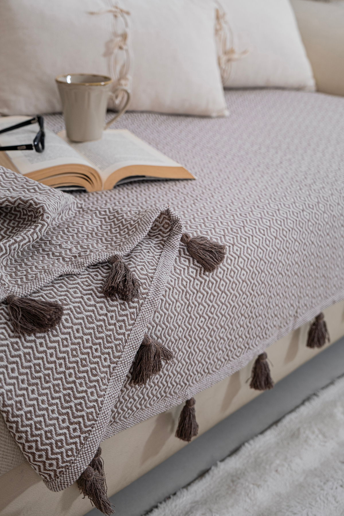 Lavi Pompom Coffee Seat Cover 115 x 200 cm Sofa Sofa Bed Sofa Cover Shawl Fringed