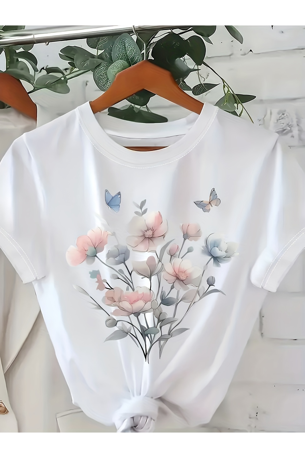 Women's Floral Patterned T-Shirt | Casual Crew Neck for Spring and Summer