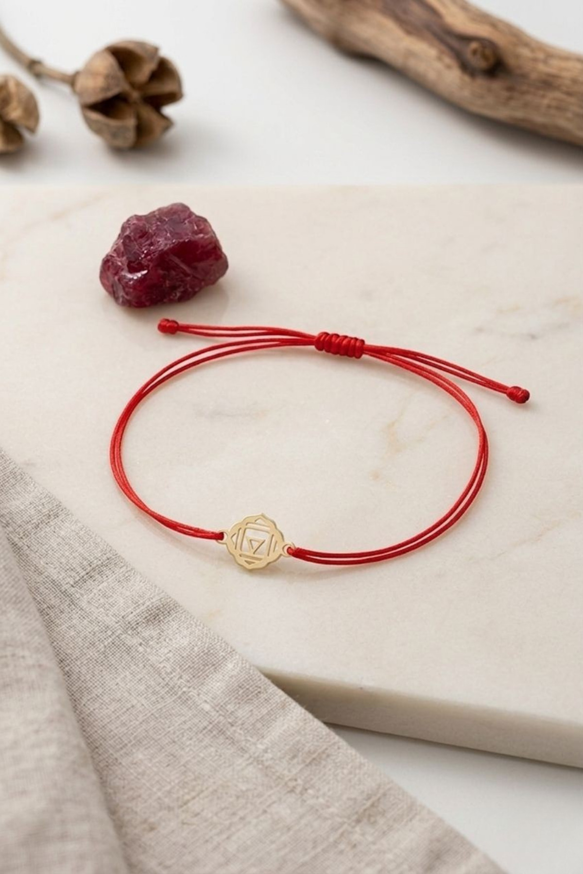 NEREZE  925 Ayar Gümüş Gold Kırmızı İpli Kök Çakra Makrome Bileklik Bereket Koleksiyonu - Görsel 4