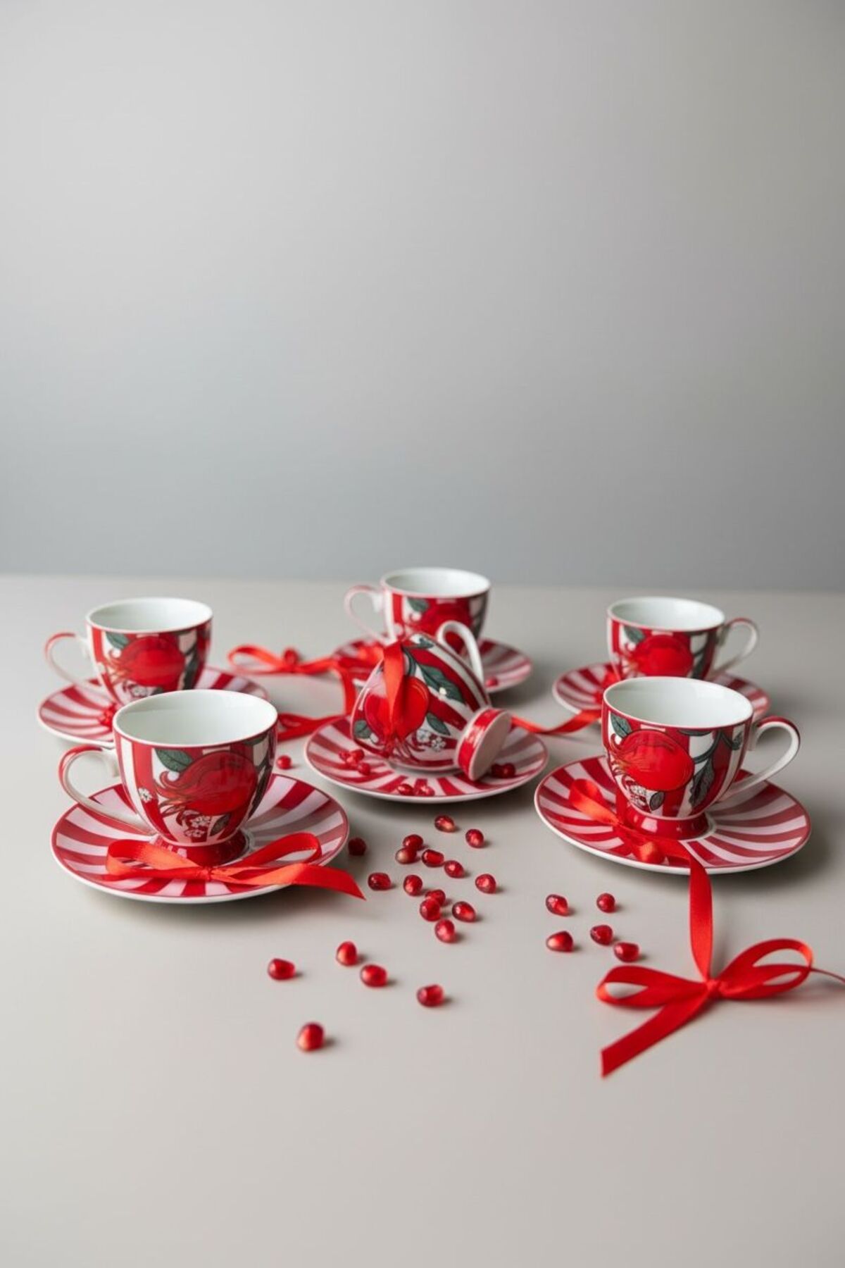Narlı Desenli 6’lı Porselen Kahve Fincanı Takımı – Şık ve Dekoratif Türk Kahvesi Seti