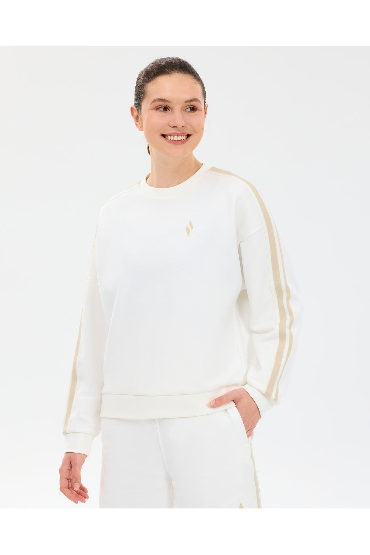 SKECHERS W LW Fleece Loose Fit Sweatshirt Kadın Beyaz Sweatshirt S2610029-3855