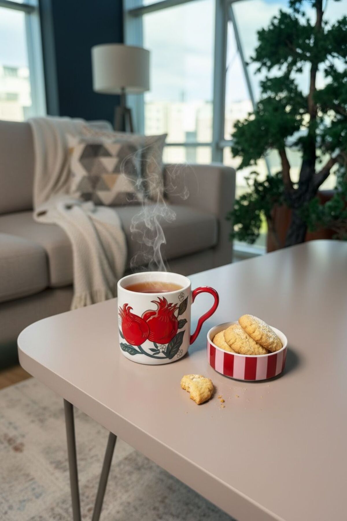 Narlı Desenli 300 ml Kapaklı Porselen Kupa – Çok Amaçlı Kapaklı Bardak ve Çerezlik