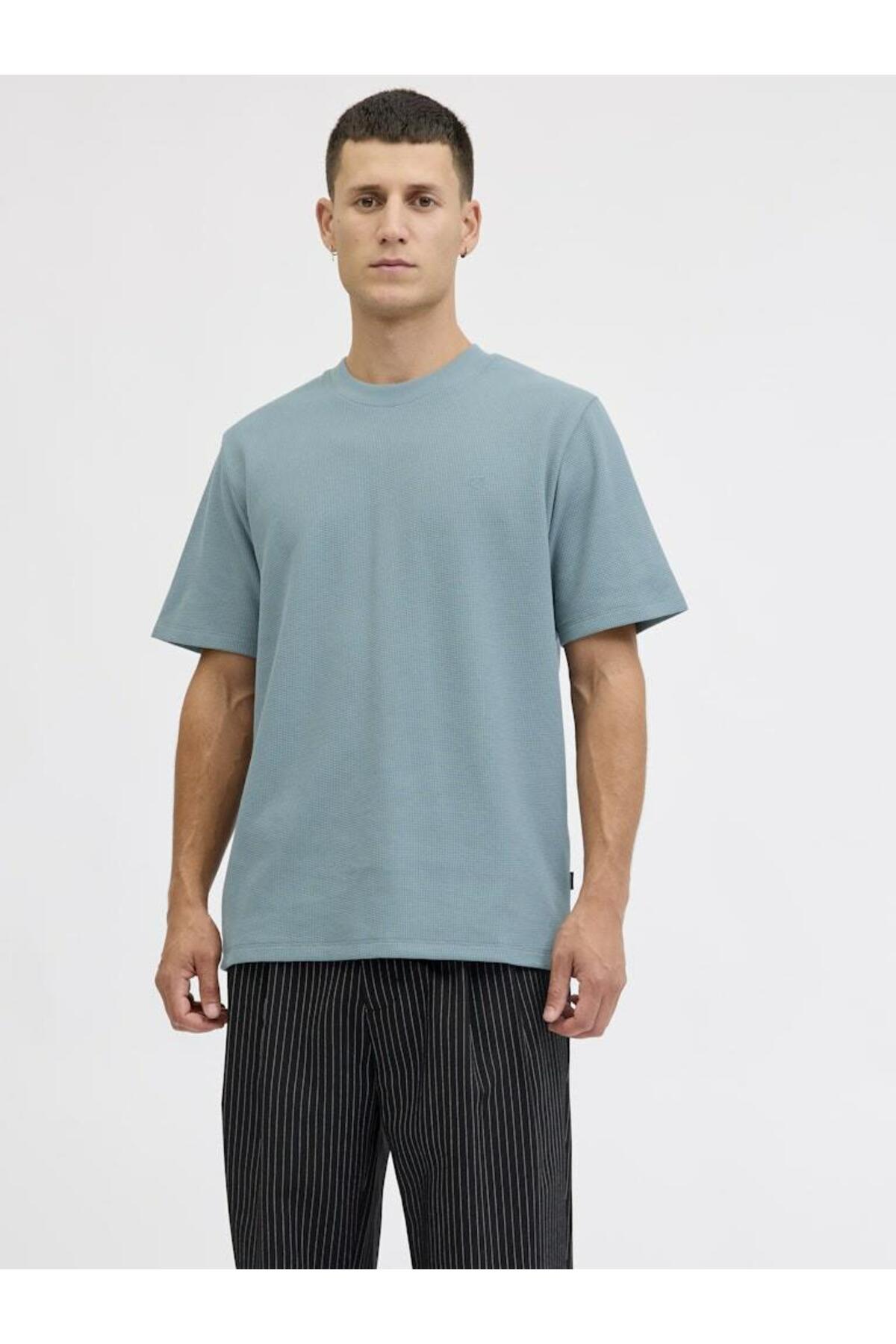 تی شرت مردانه طرح Jprblaleo Ss Structure مدل Styd Aw25 کد 12294823-Goblinblu جک اند جونز تی شرت Jack & Jones