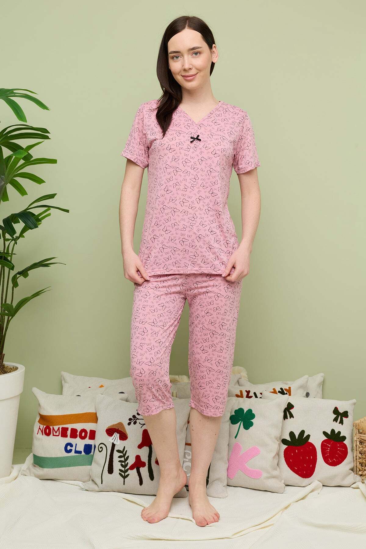 Fulla Moda Kurzärmliges Capri-Pyjama-Set mit Schmetterlingsmuster in Übergröße