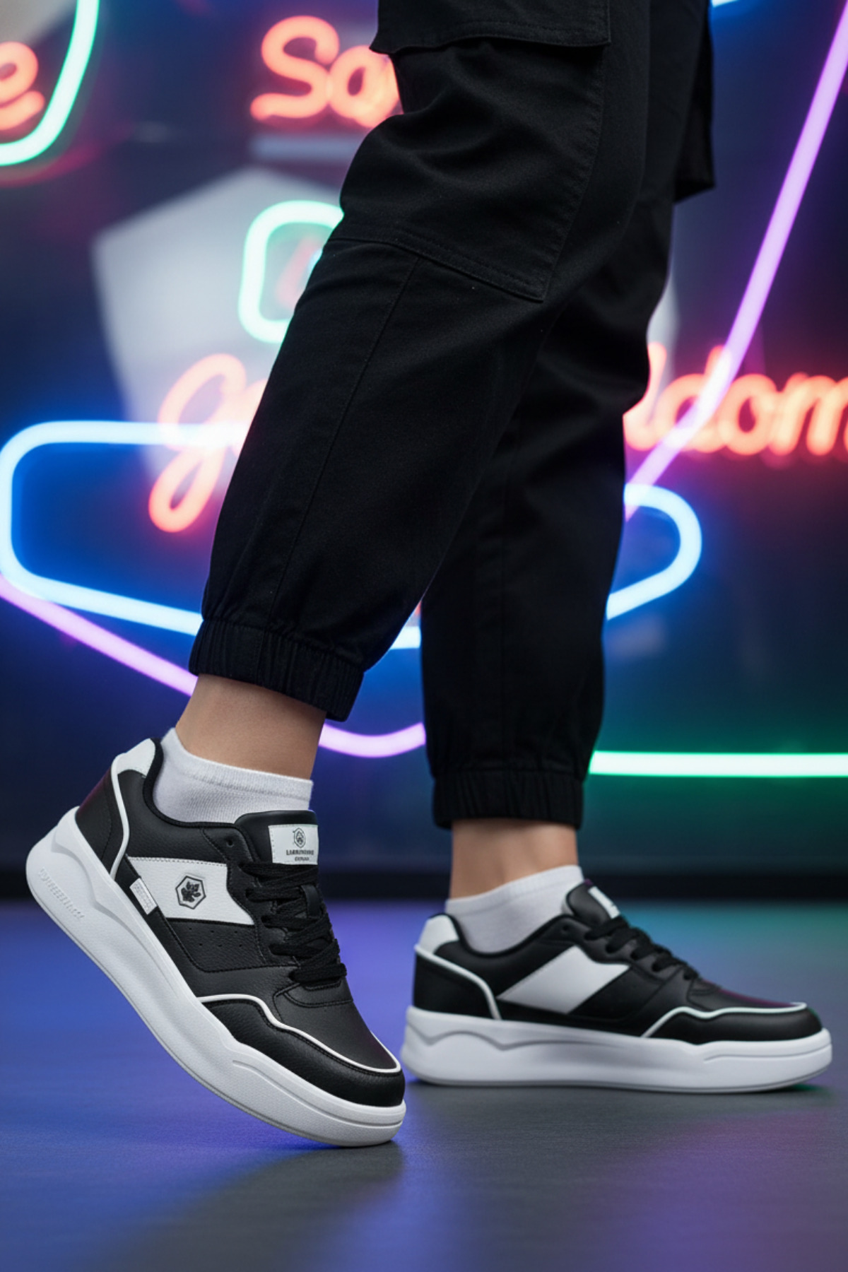 FT-7777 Women's Comfort Casual Black and White Sneakers