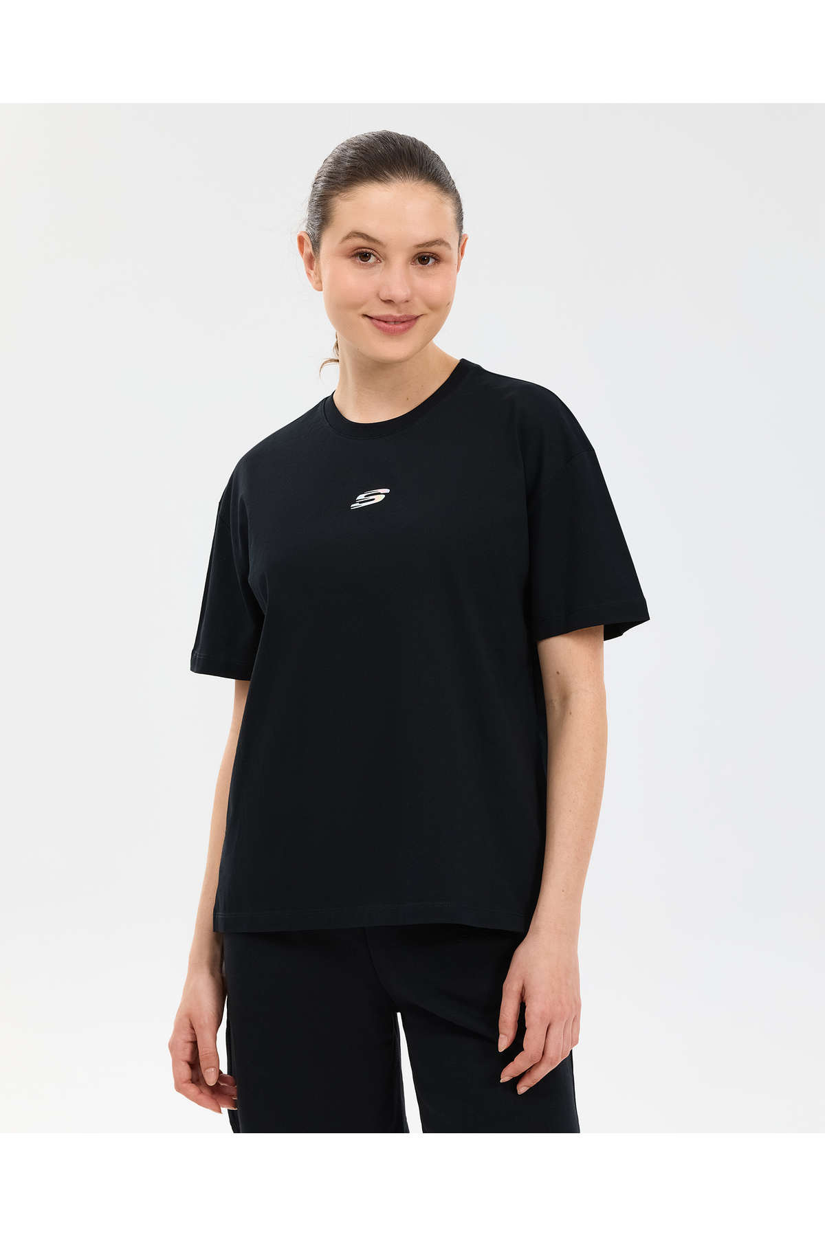 SKECHERS W Graphic T-Shirt Short Sleeve T-Shirt Kadın Siyah Tshirt S2610017-3817