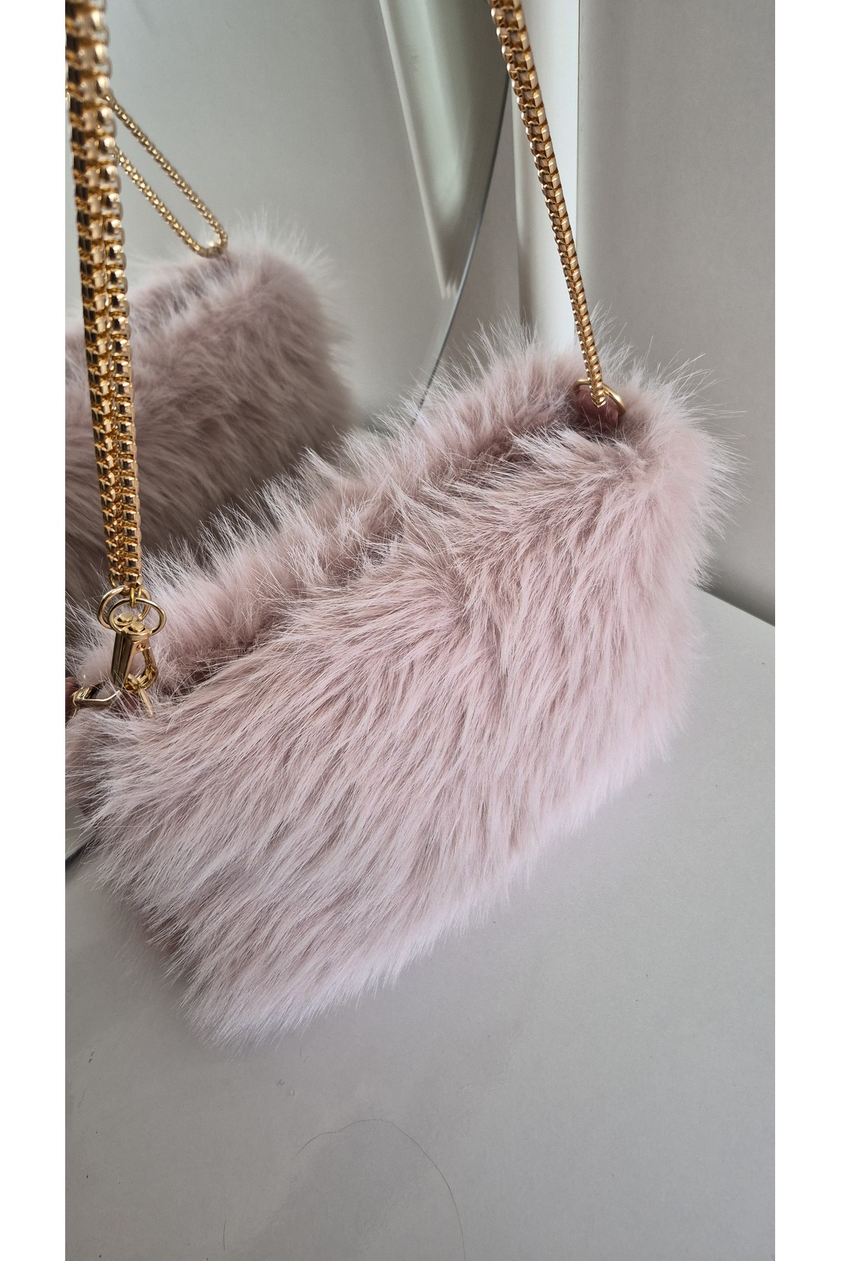 espoi collection Gold Zincir Detaylı Peluş El ve Omuz Çantası - Yumuşak Dokulu Şık Çanta görsel 3