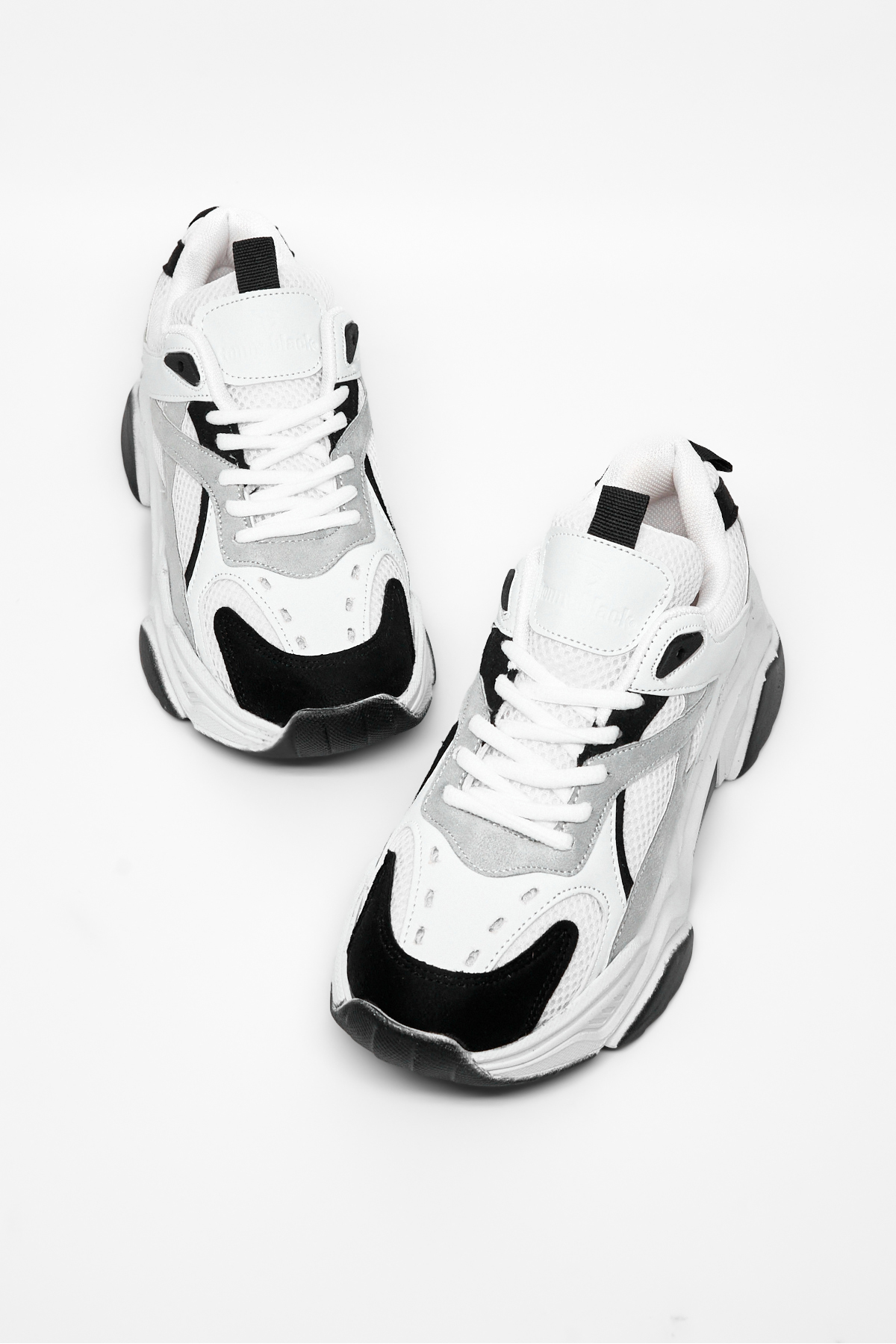 Tonny Black Kadın Beyaz Siyah Rahat Kalıp Poli Taban Bağcıklı Sneaker görsel 2