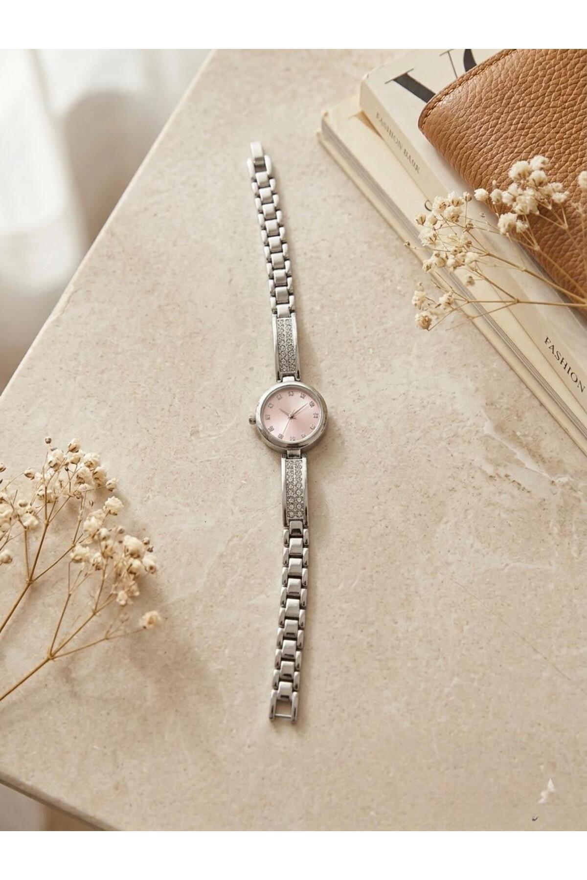 nazın butiği  Kadın Pembe Kadran Taş Detaylı Gümüş Bileklik Saat – Zarif Tasarım