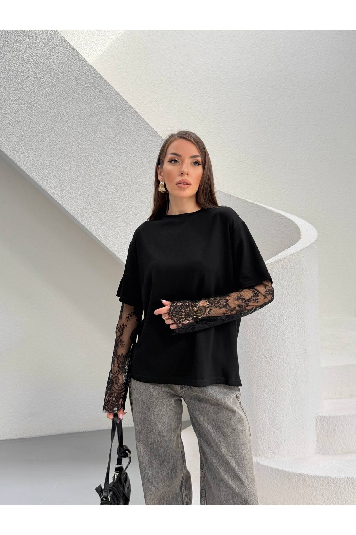 alenmoda Дамска тениска с дантелени детайли на ръкавите - Стилна овърсайз тен...