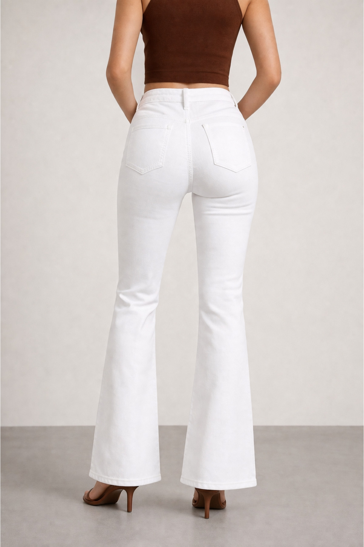 DELDNM Isabelle Kadın Yüksek Bel Beyaz Likralı İspanyol Paça Flare Jeans Pantolon Comfort Uzun görsel 3