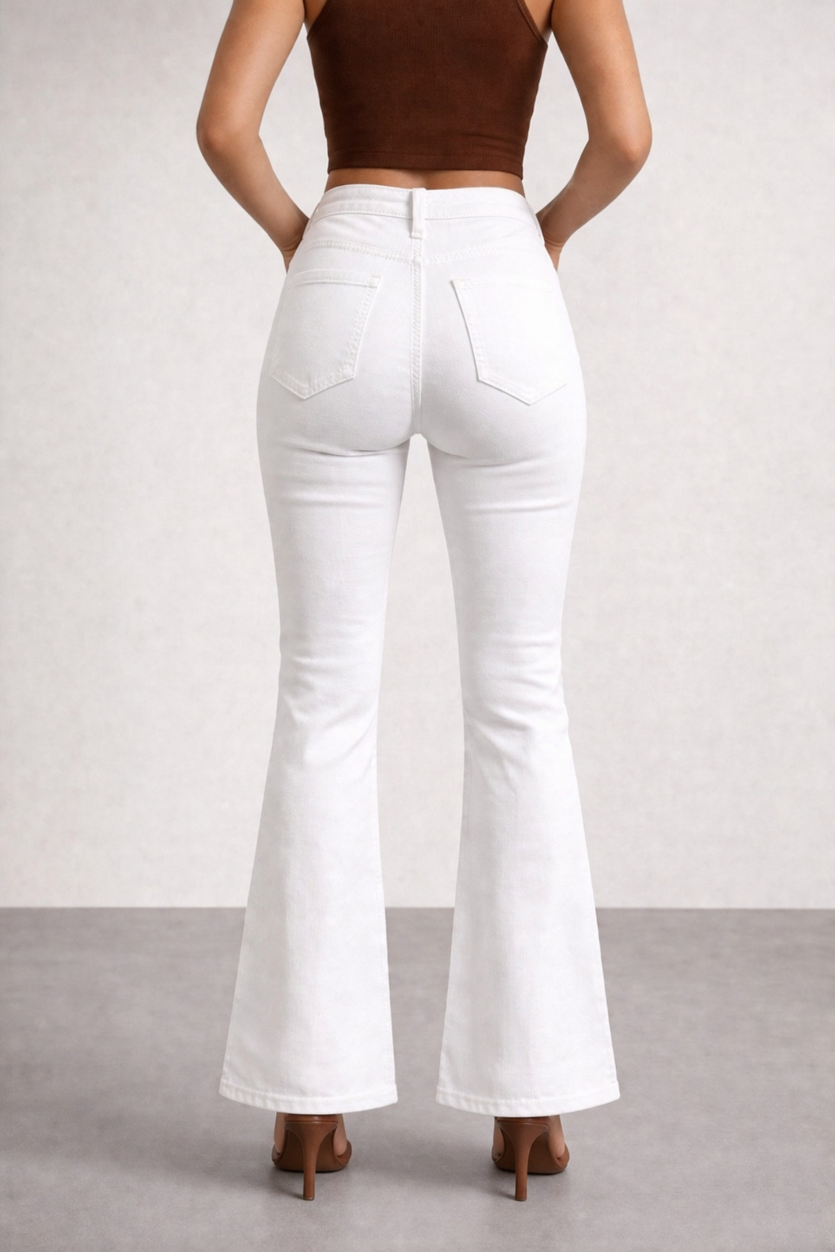 DELDNM Isabelle Kadın Yüksek Bel Beyaz Likralı İspanyol Paça Flare Jeans Pantolon Comfort Uzun görsel 5
