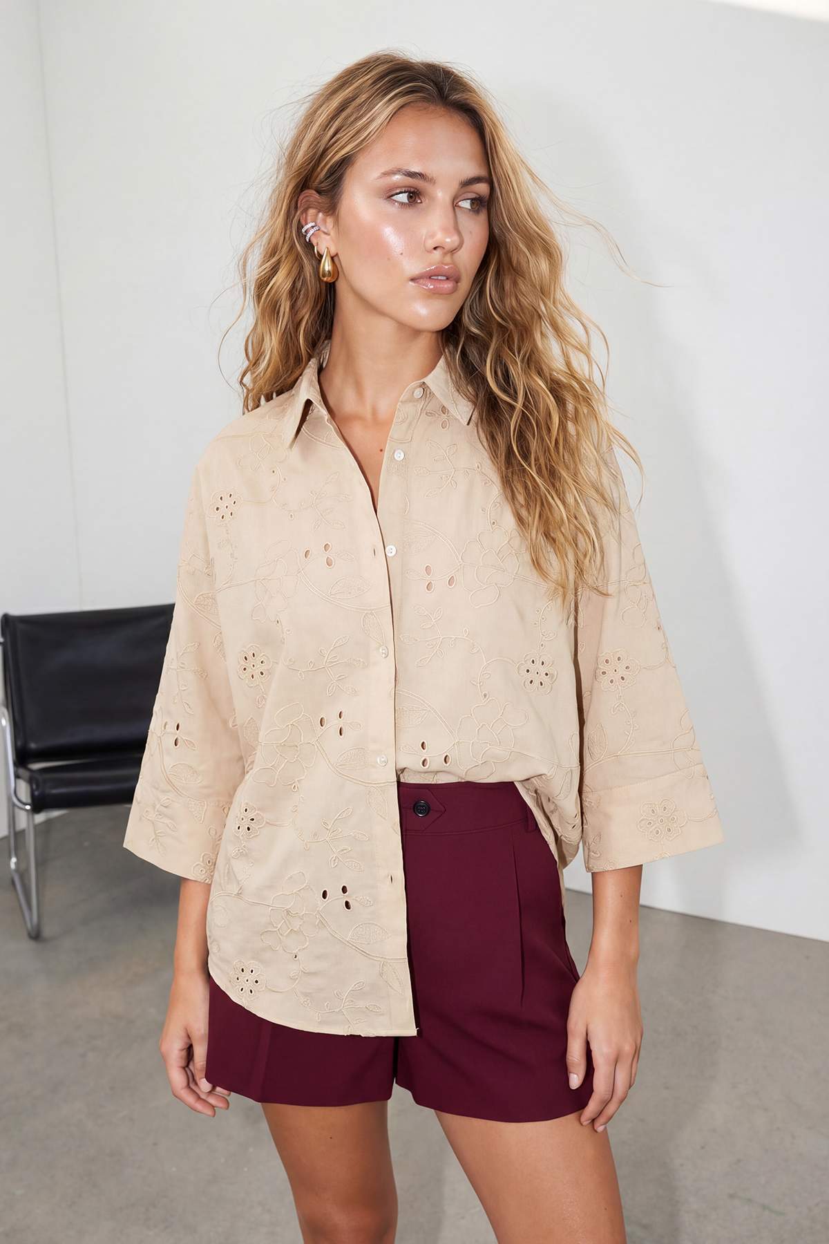 Trendyolmilla  Haki Brode Dantel Nakışlı Pamuklu Truvar Kol Gömlek TDRSS26GO00033 - Görsel 3