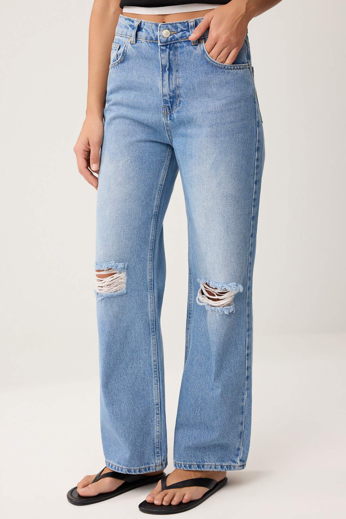 Trendyolmilla  Mavi Yırtık Detaylı Yüksek Bel Straight Jeans TWOSS26JE00263 - Görsel 3