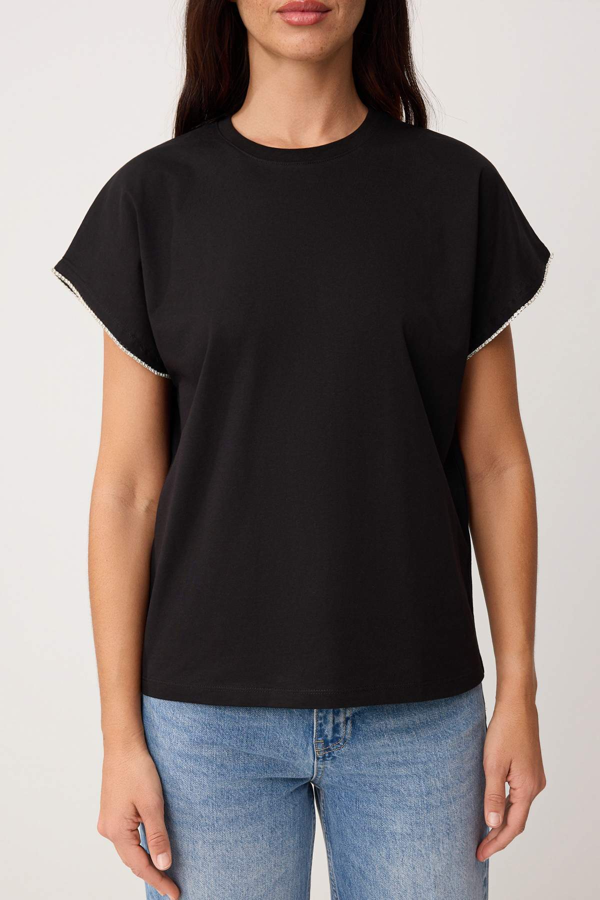 Trendyolmilla  Siyah %100 Kalın Pamuklu Kolu Taş Detaylı Regular/Normal Kalıp Ay Kol Örme T-Shirt TWOSS24TS00071 - Görsel 3