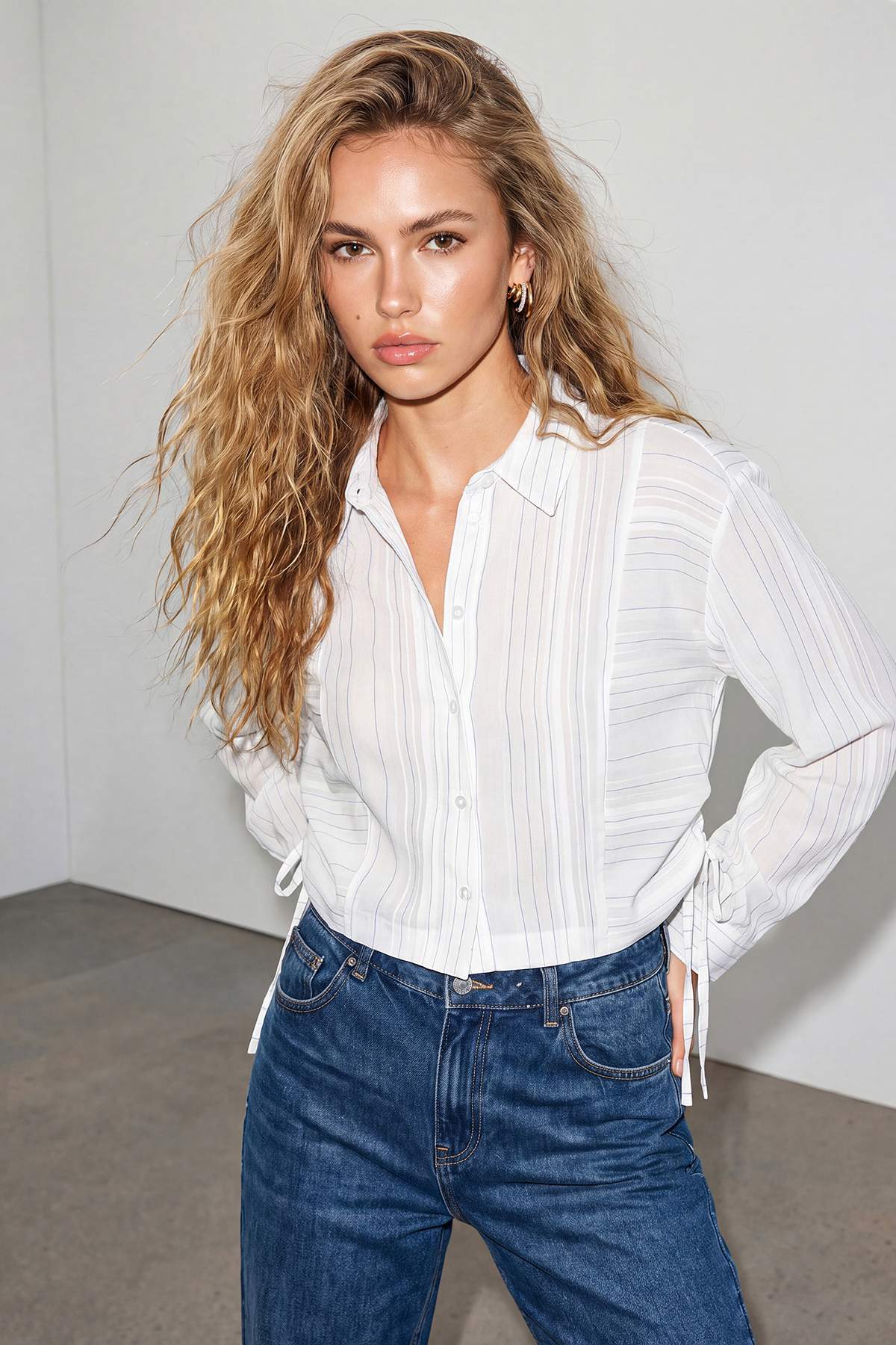 Trendyolmilla  Beyaz-Mavi Beli Büzgülü Crop Oversize Gömlek TDRSS26GO00039