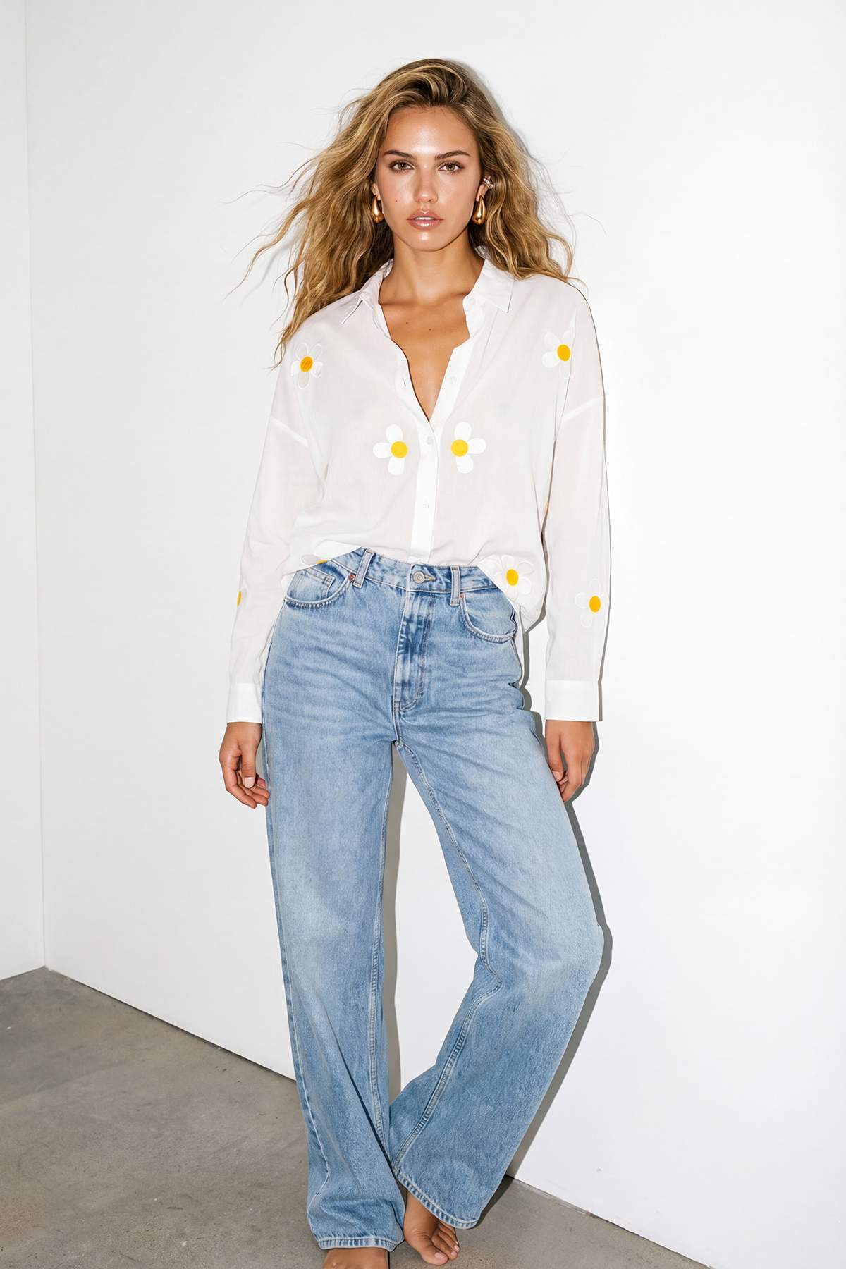 Drop by Trendyolmilla Beyaz Oversize Papatya Nakış İşlemeli Müslin Pamuk Gömlek TDRSS26GO00027