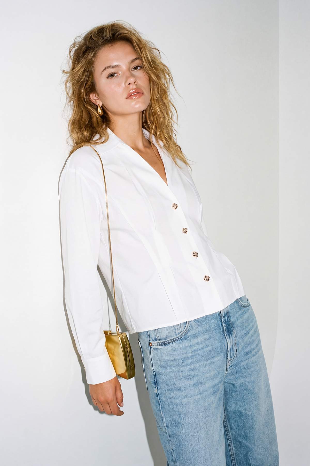 Trendyolmilla  Beyaz Beli Pileli Oturmalı Pamuklu Gömlek TDRSS26GO00041