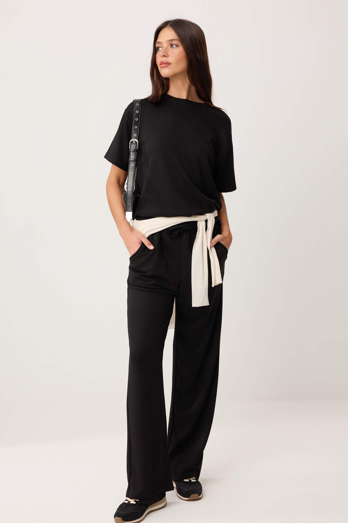 Trendyolmilla  Siyah Kısa Kol Bisiklet Yaka Relaxed/Rahat Kalıp Esnek Örme Alt - Üst Takım TWOAW26AU00084