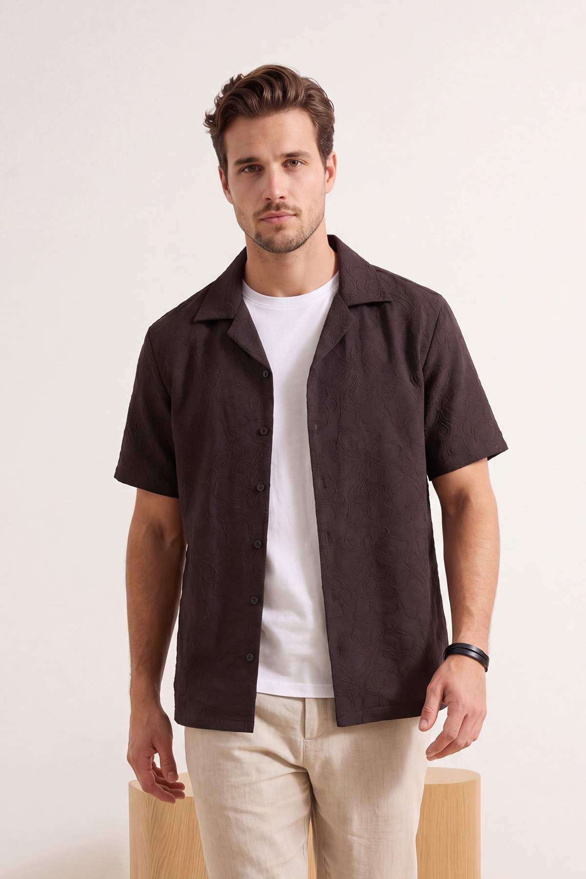 Trendyolmilla Man Kahverengi Regular Fit İşlemeli Nakışlı Yazlık Erkek Gömlek TMNSS25GO00081