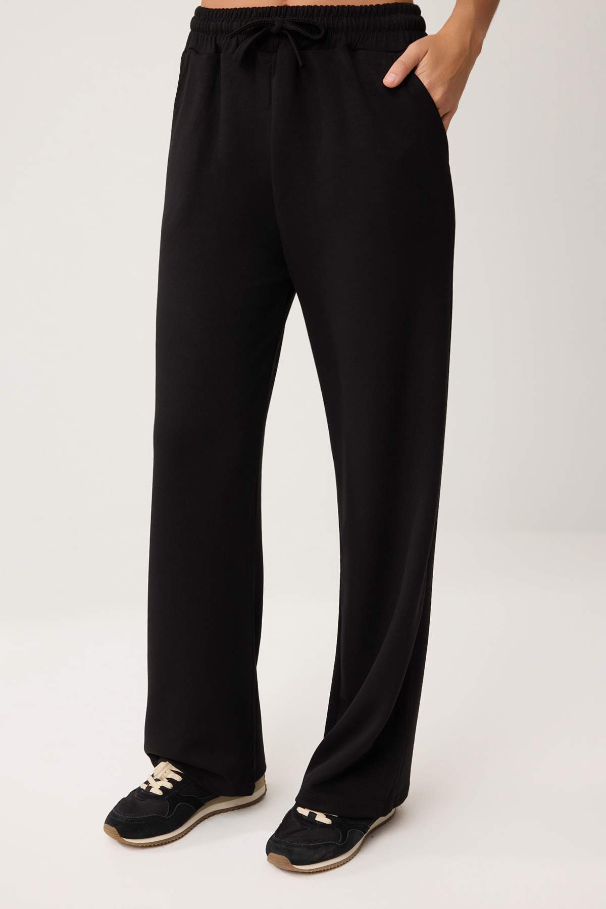 Trendyolmilla  Siyah Kısa Kol Bisiklet Yaka Relaxed/Rahat Kalıp Esnek Örme Alt - Üst Takım TWOAW26AU00084 - Görsel 3