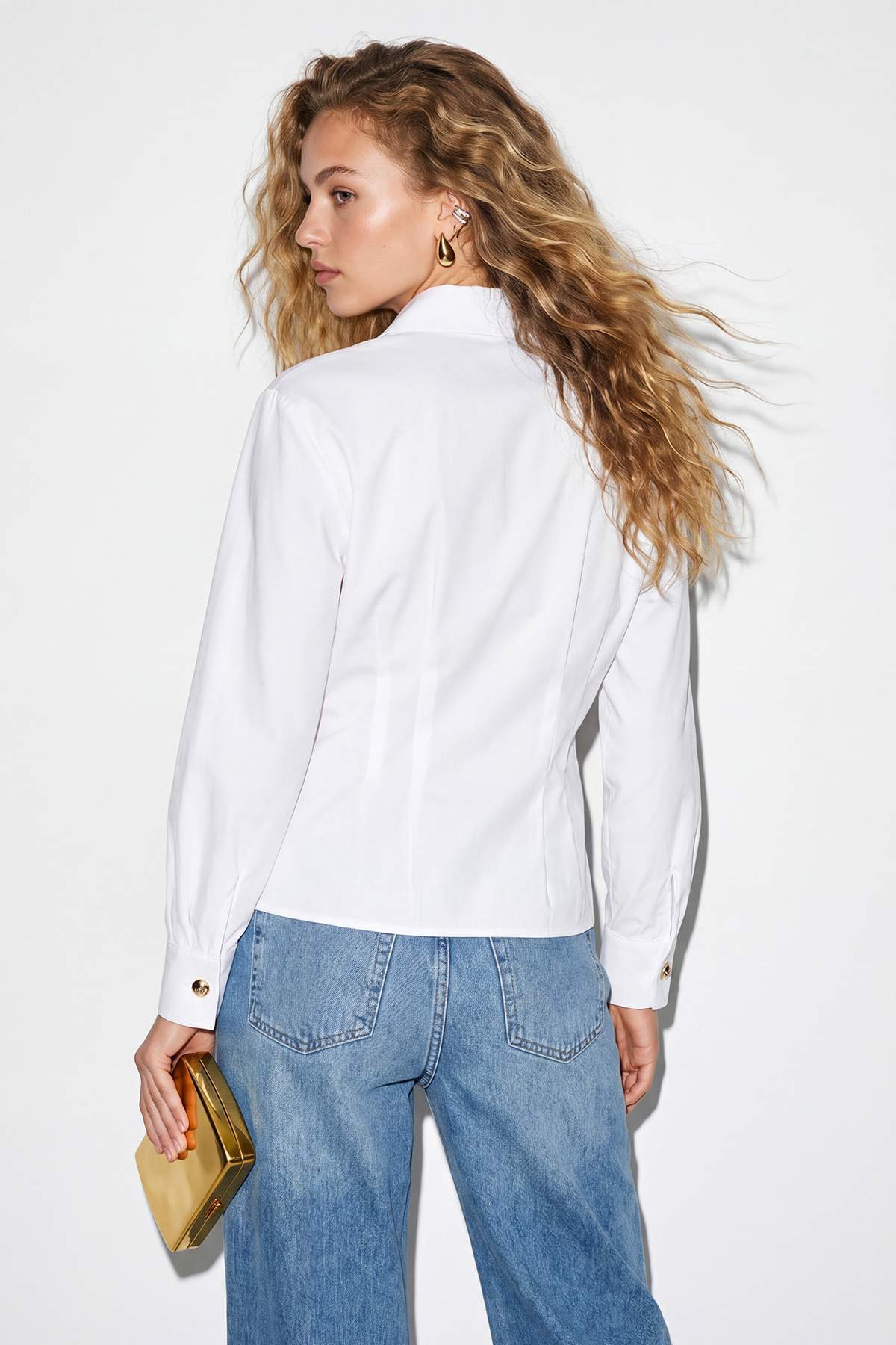 Trendyolmilla  Beyaz Beli Pileli Oturmalı Pamuklu Gömlek TDRSS26GO00041 - Görsel 4