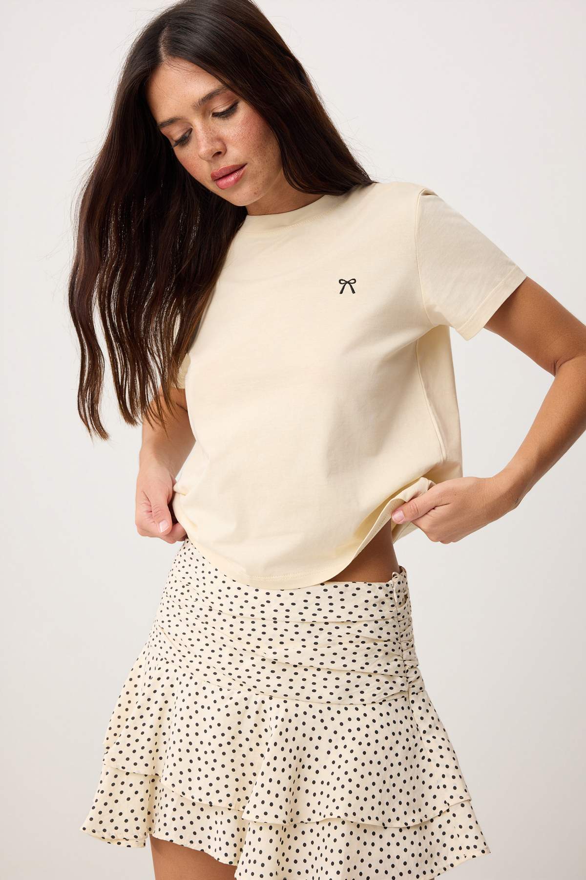 Trendyolmilla  Taş Nakışlı Regular/Normal Kalıp Kısa Kollu %100 Pamuk Örme T-Shirt TWOSS26TS00124