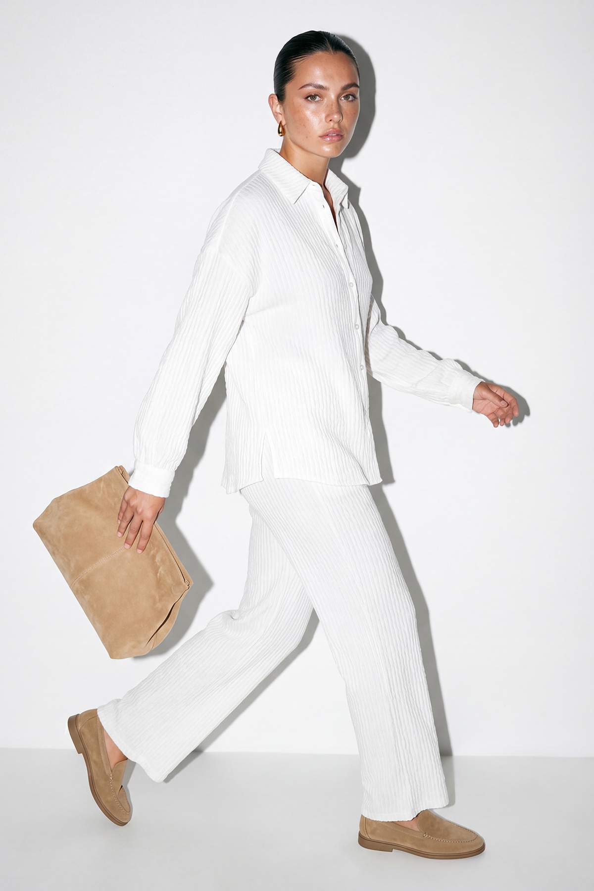 Trendyolmilla  Beyaz Gömlek Yaka Örme Rahat Kalıp Alt - Üst Takım TDRSS26AU00021 - Görsel 4