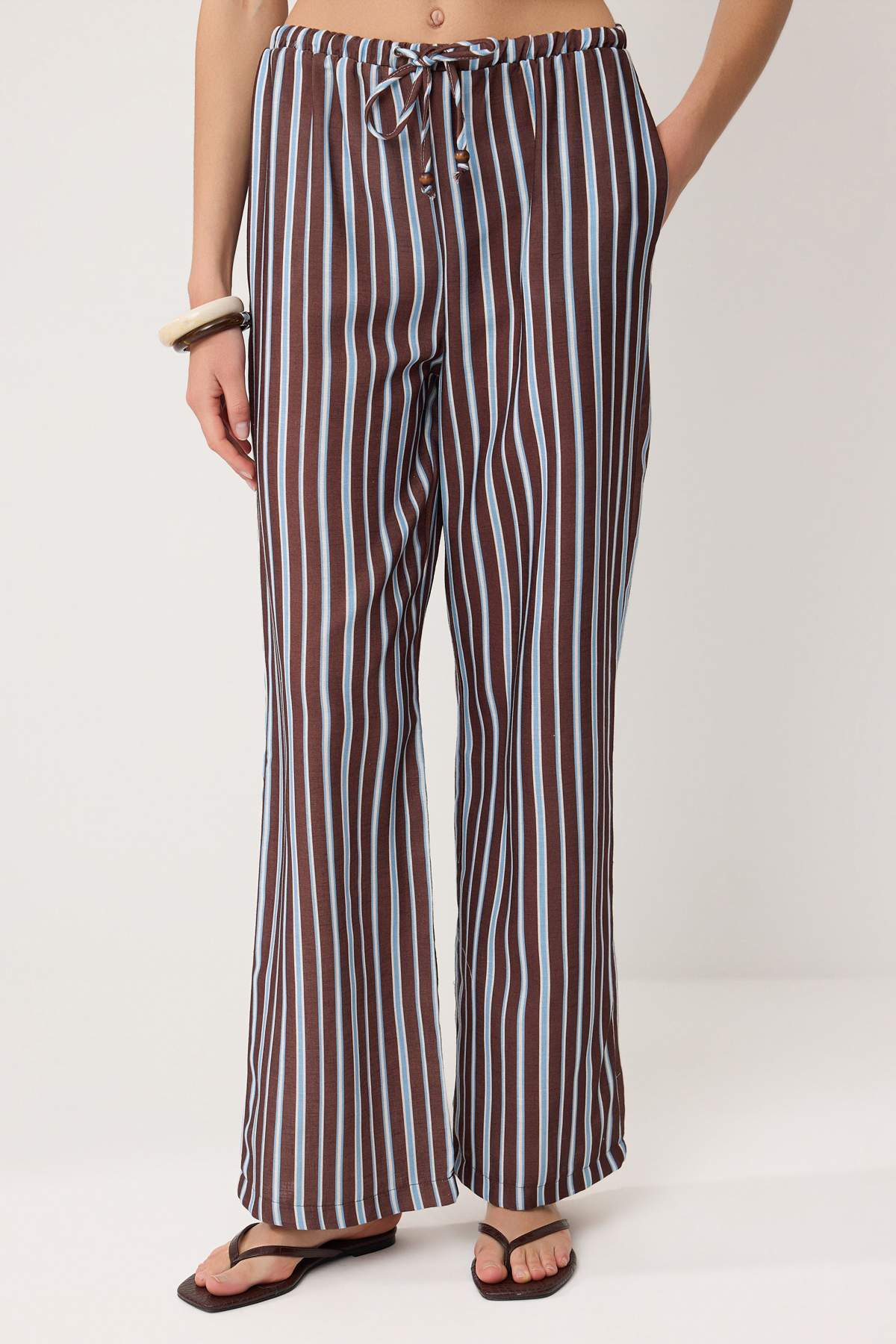 Trendyolmilla  Kahverengi-Çok Renkli Beli Lastikli Renkli Çizgili Wide Leg/Geniş Paça Pantolon TWOSS26PL00154 - Görsel 3