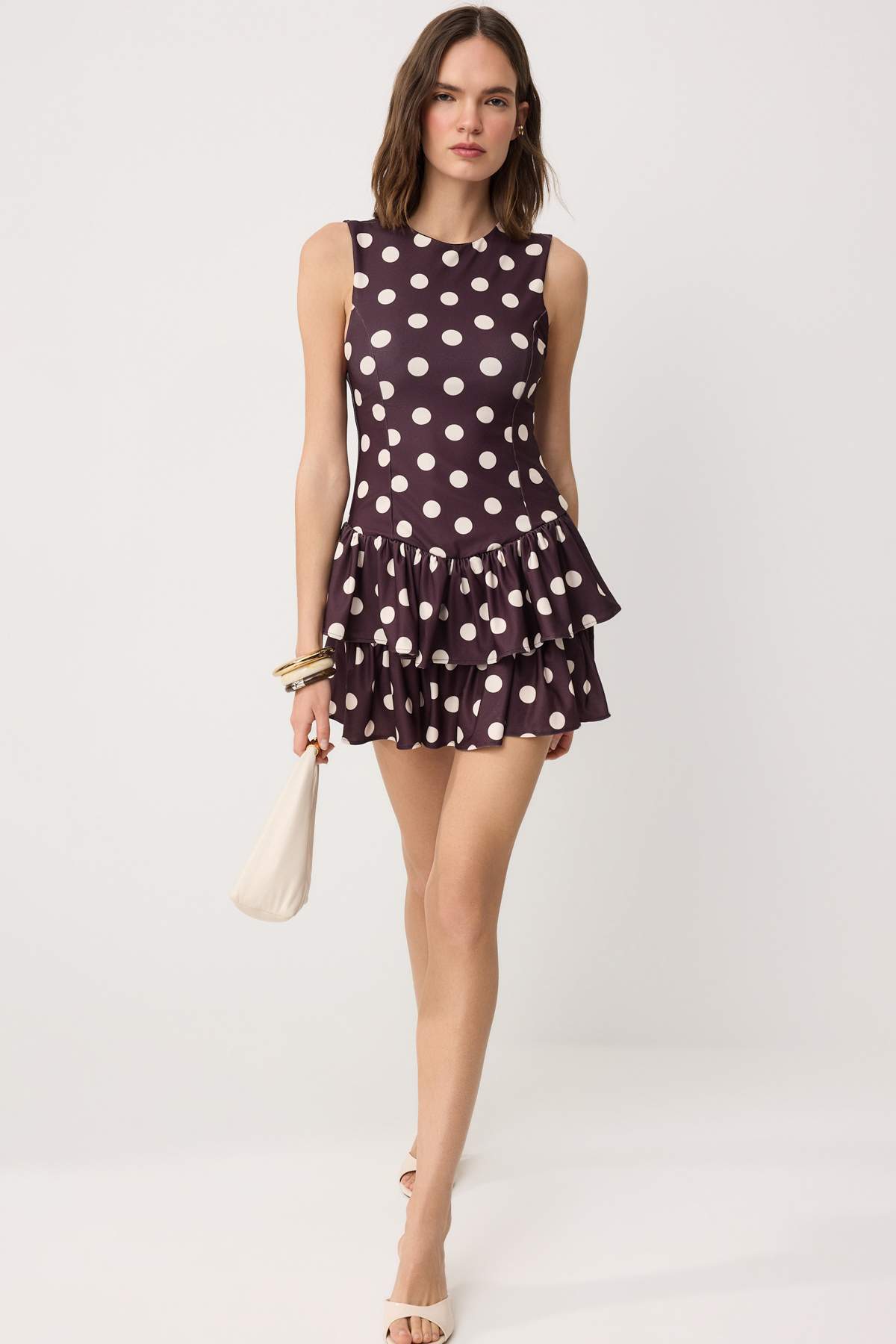 Trendyolmilla  Kahverengi Puantiyeli Kolsuz Saten İçi Şortlu Fırfırlı Örme Elbise TWOSS26EL00218