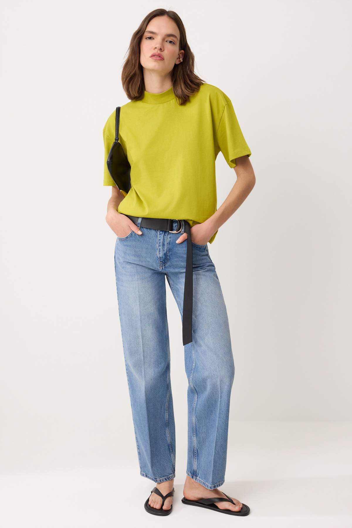 Trendyolmilla  Yağ Yeşil %100 Kalın Pamuklu Dik Yaka Truvakar Kol Örme T-Shirt TWOSS24TS00074 - Görsel 2