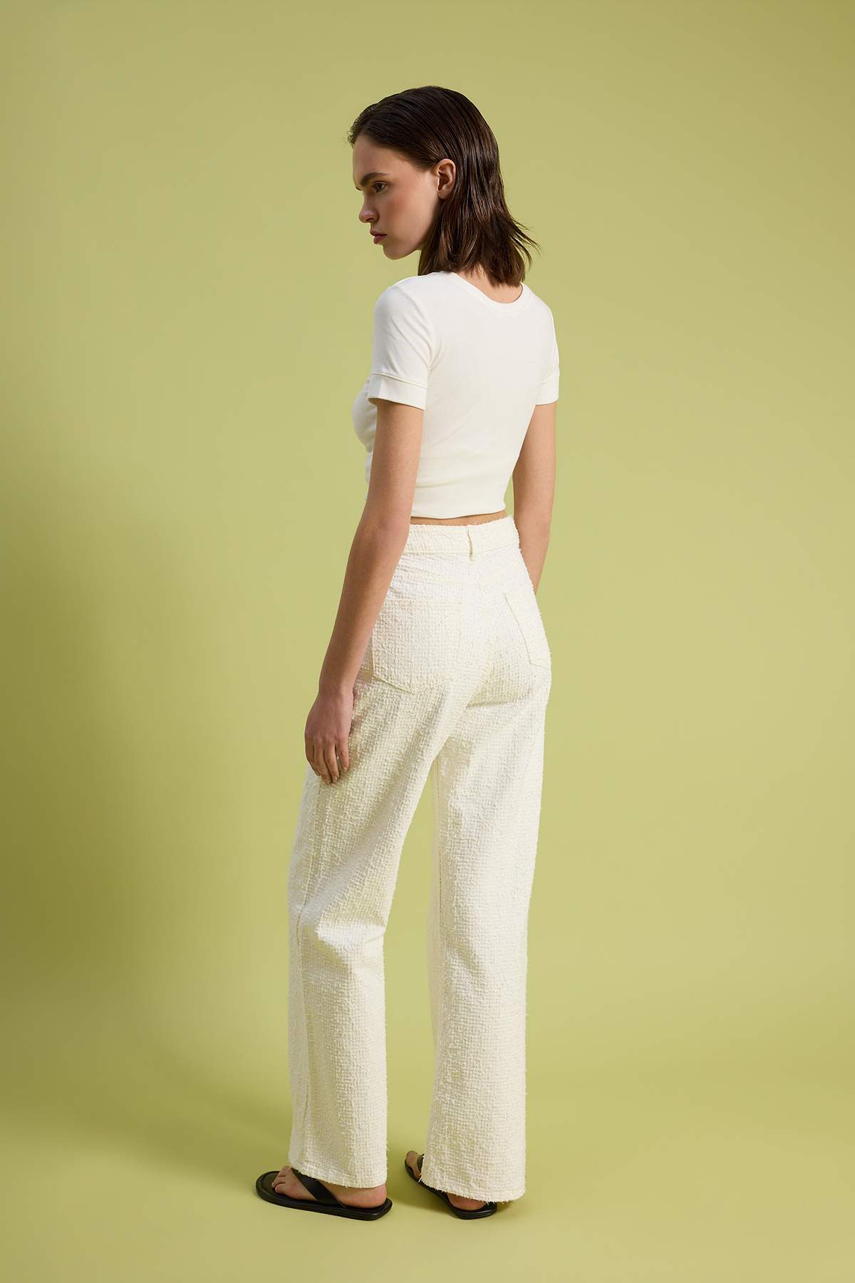 Trendyolmilla  Beyaz Dokulu Kumaş Yüksek Bel %100 Pamuk Wide LegJeans TWOSS26JE00307 - Görsel 4