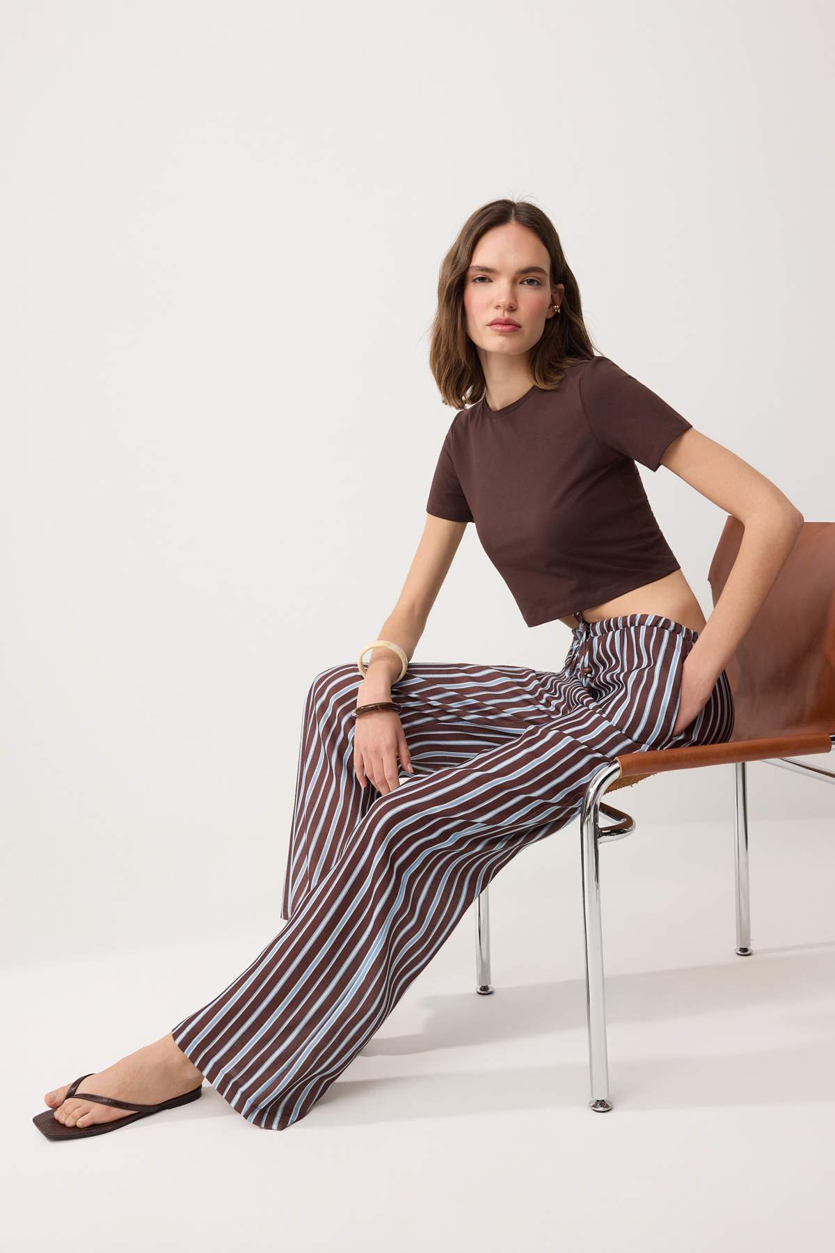 Trendyolmilla  Kahverengi-Çok Renkli Beli Lastikli Renkli Çizgili Wide Leg/Geniş Paça Pantolon TWOSS26PL00154 - Görsel 2