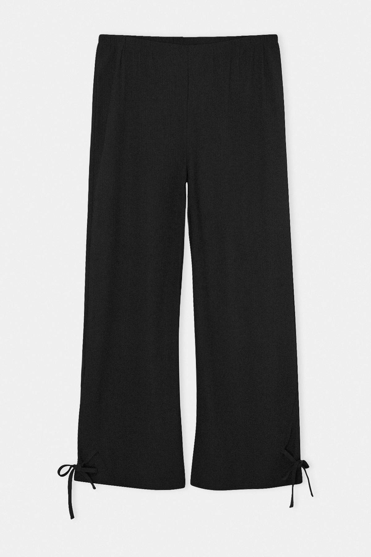 Trendyolmilla  Siyah Paçası Fiyonk Detaylı Bürümcük Dokulu Örme Büyük Beden Pantolon TBBSS26AR00037