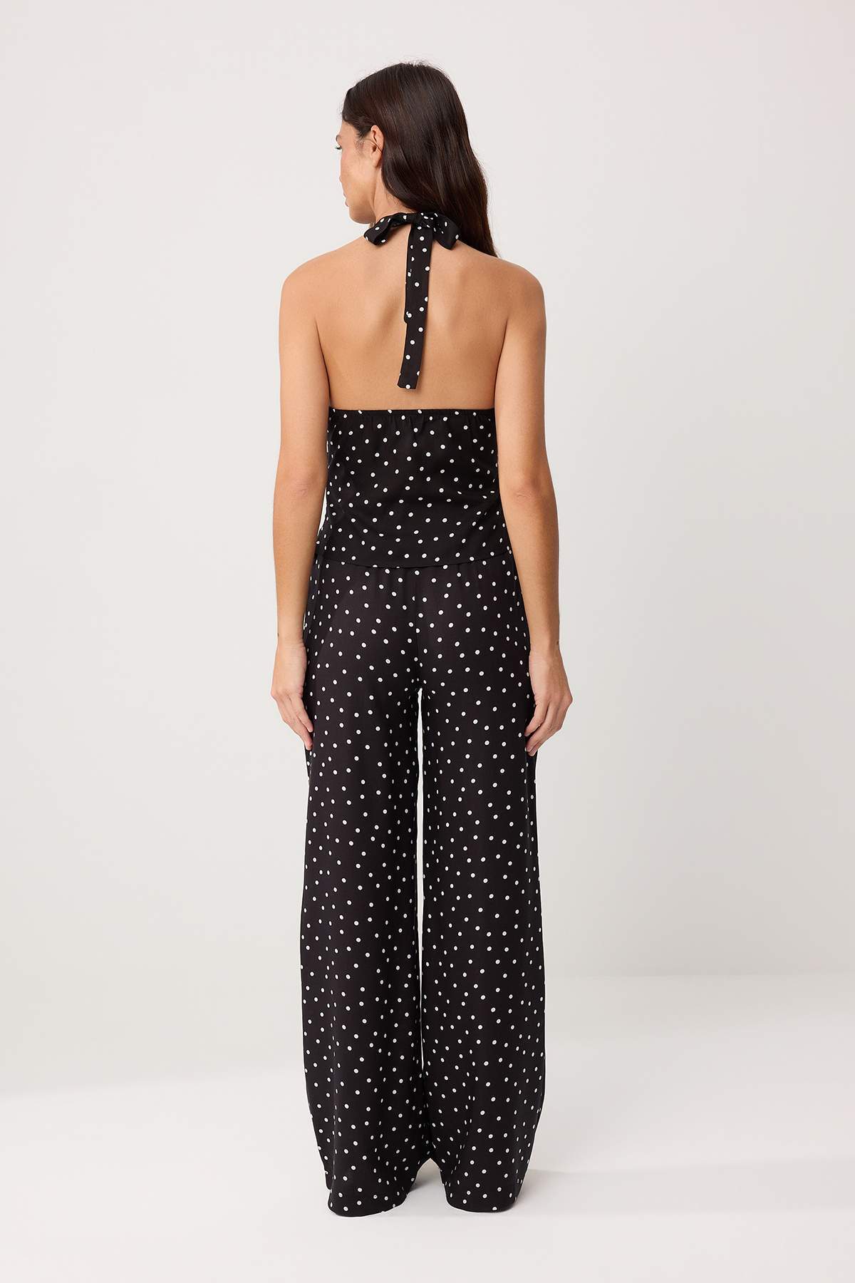 Trendyolmilla  Siyah-Çok Renkli Puantiyeli Tokalı Bluz Geniş Paça Pantolon Dokuma Alt - Üst Takım TWOSS26AU00114 - Görsel 4