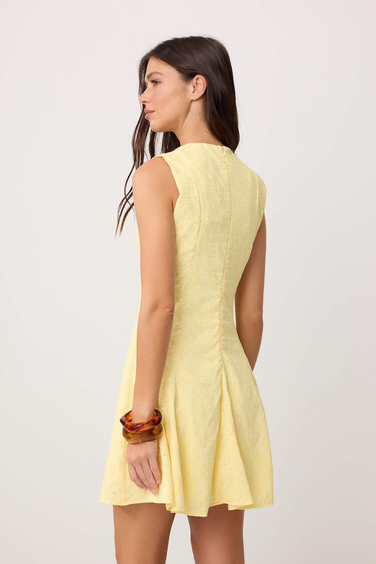 Trendyolmilla  Sarı Düz Brodeli Kısa / Mini Dokuma Elbise TWOSS25EL00884 - Görsel 4