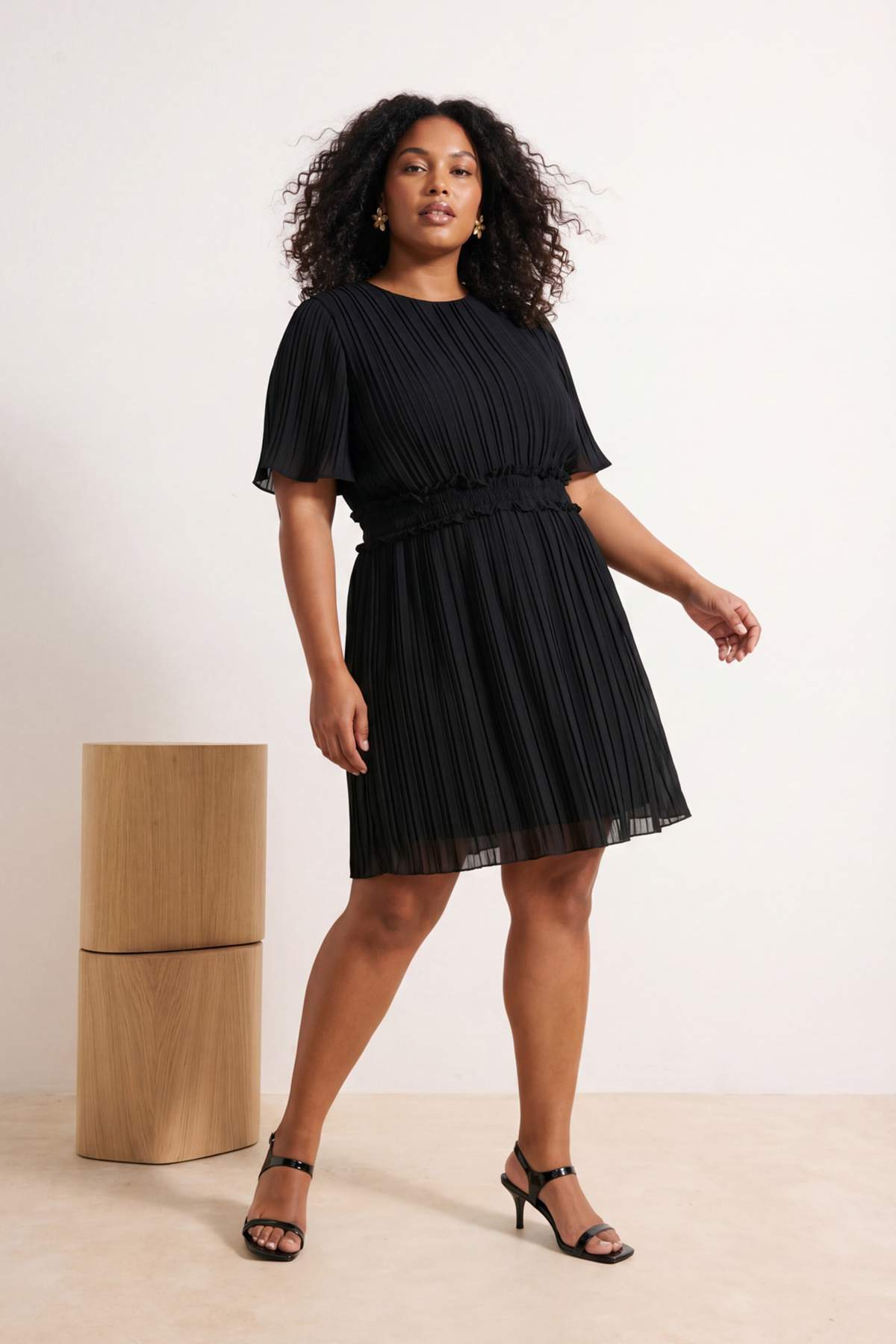 Trendyol Curve Schwarzes, plissiertes, gefüttertes Chiffon-Flight-Flight-Web-...