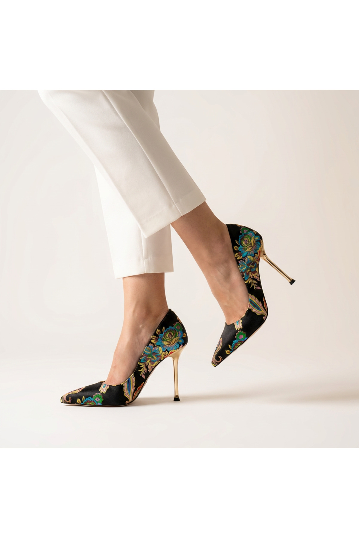 Letafia  Valley Etnik Desen Arkası Kapalı Topuklu Ayakkabı