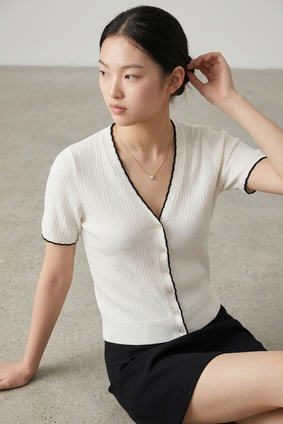 Şiir  Angren Dilim Yaka Ve Kol Detaylı Kısa Kollu Şık Düğmeli Regular Fit Kısa Kadın Hırka - Ekru - Görsel 3